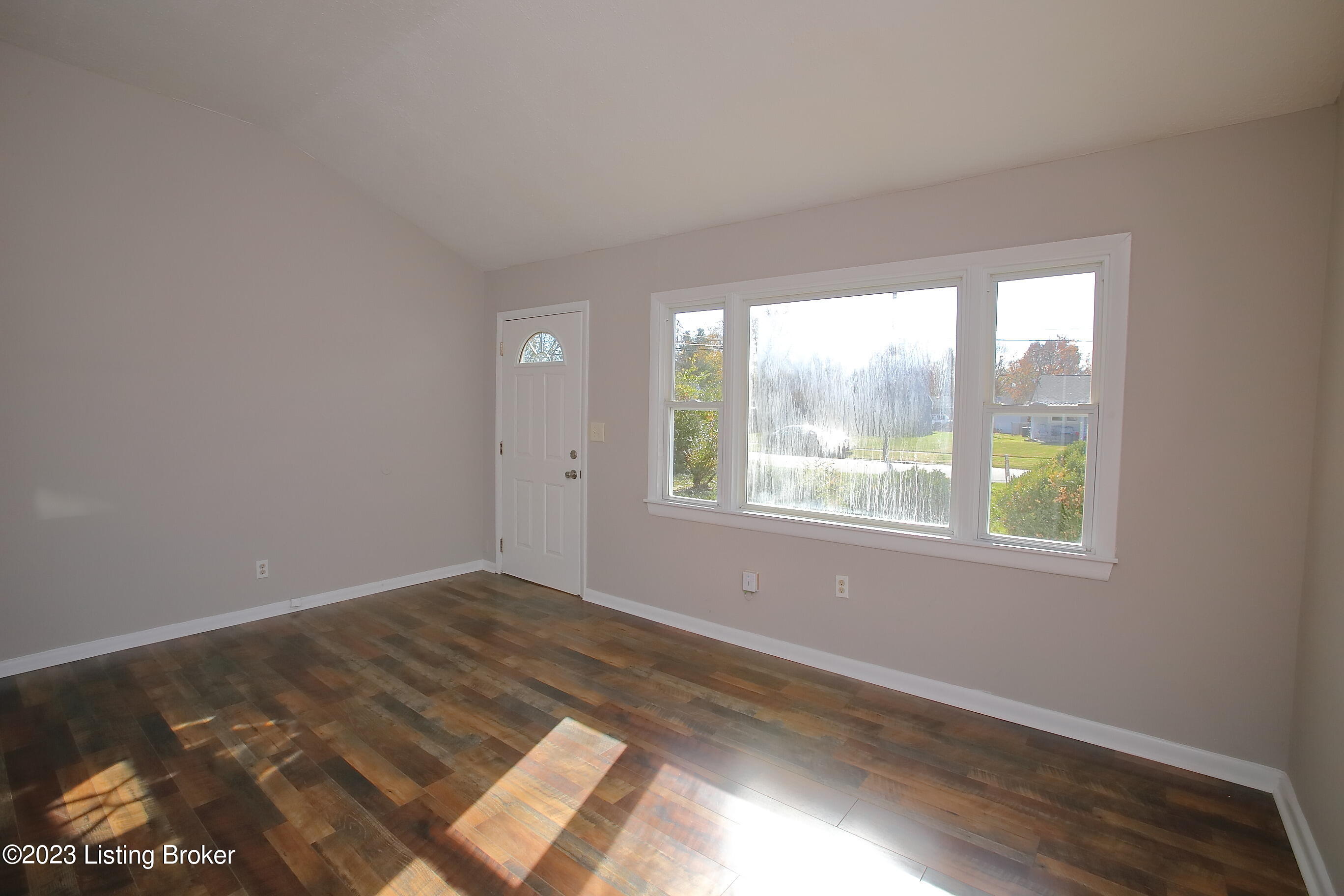 7011 Nathan Hale Way