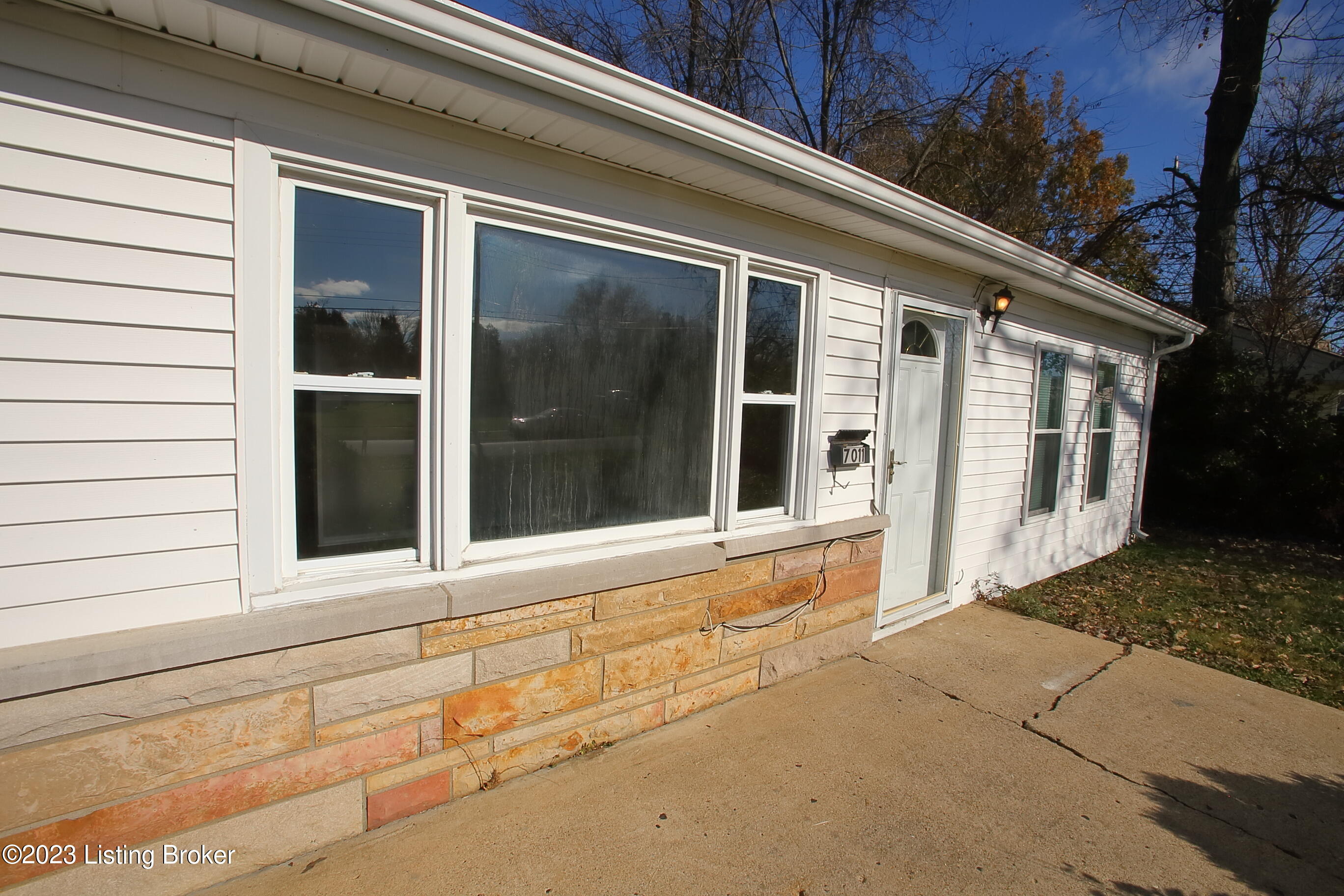 7011 Nathan Hale Way