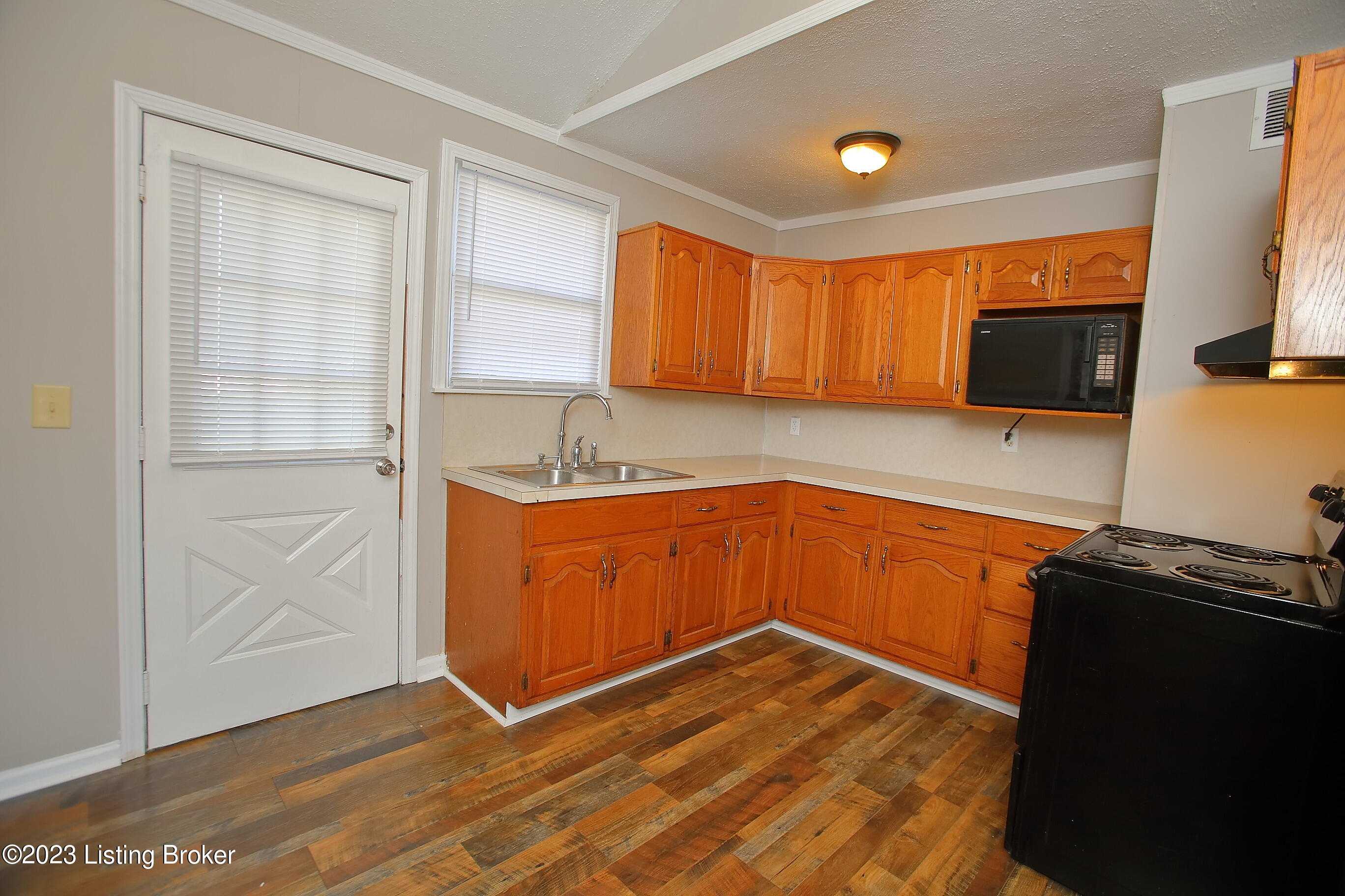 7011 Nathan Hale Way