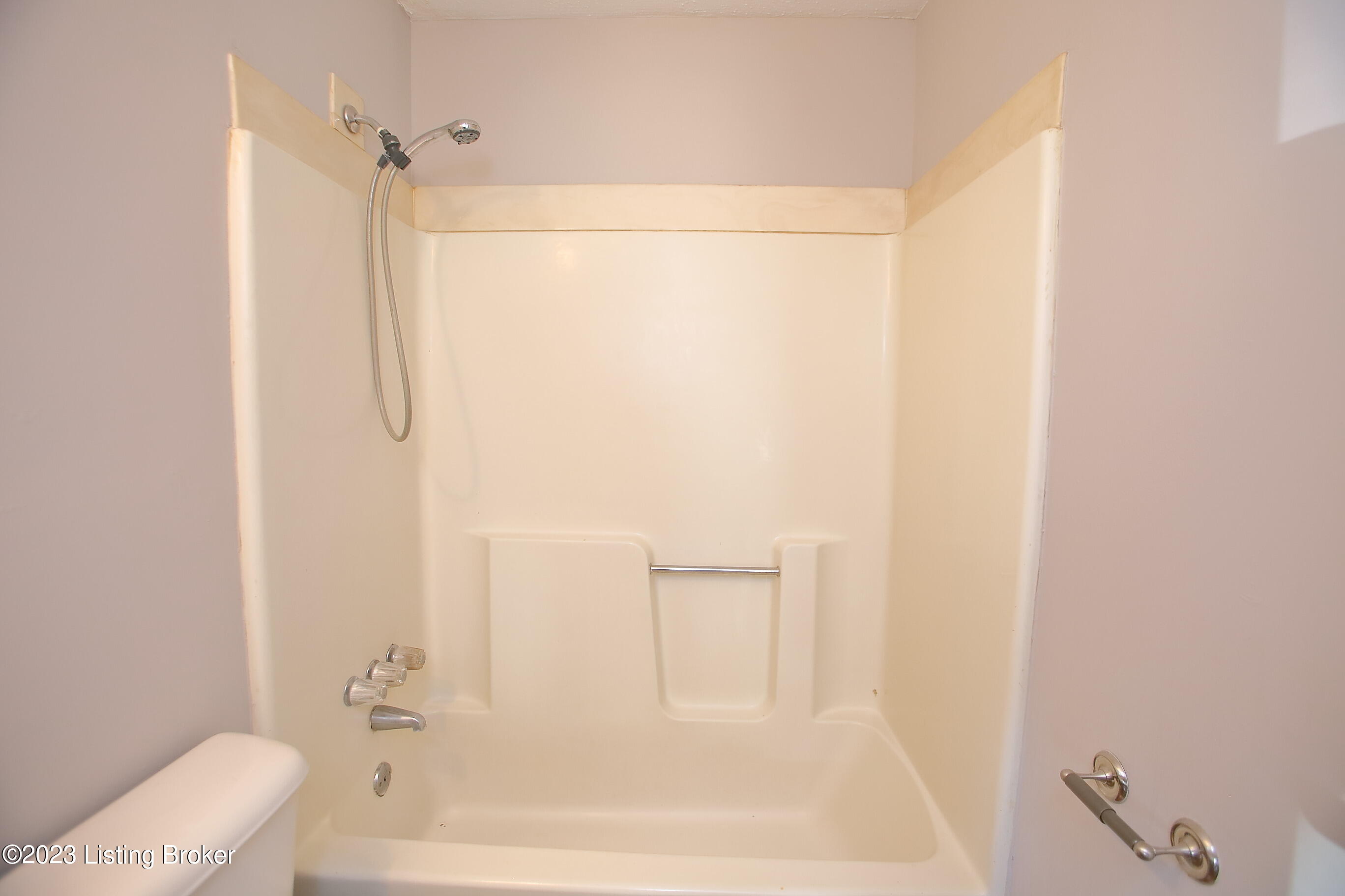 7011 Nathan Hale Way