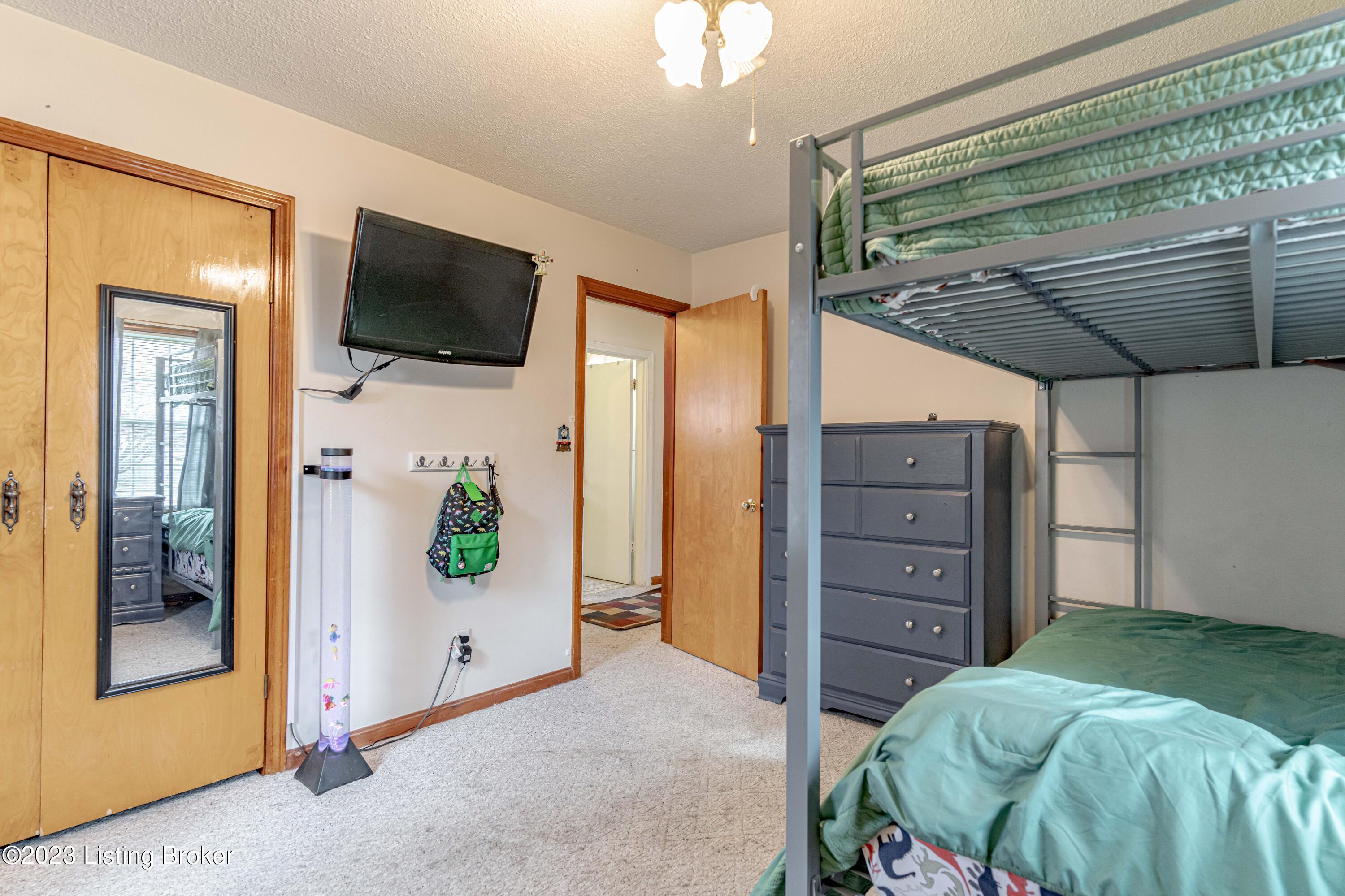 1117 Clay Ave