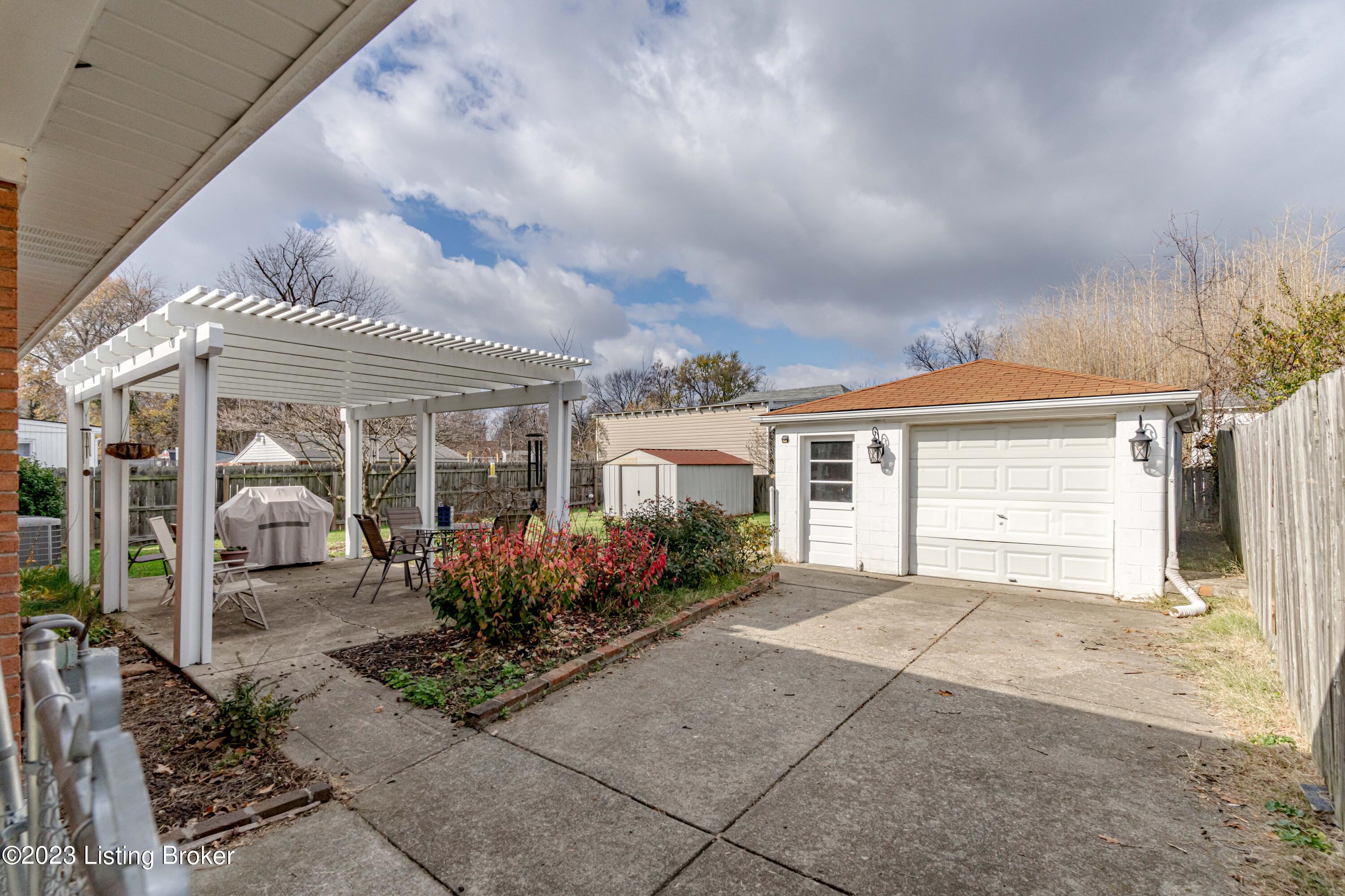 1117 Clay Ave