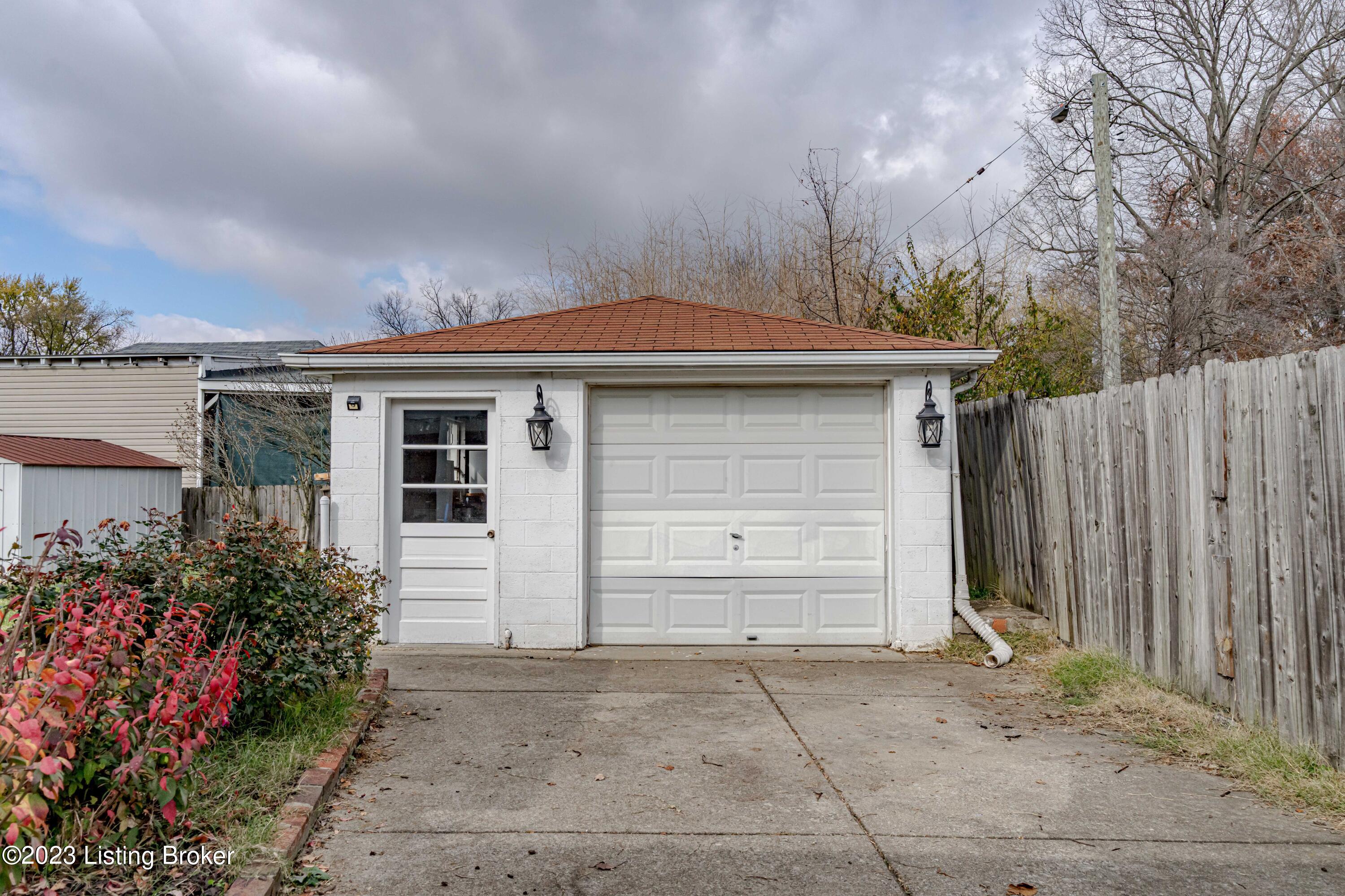 1117 Clay Ave