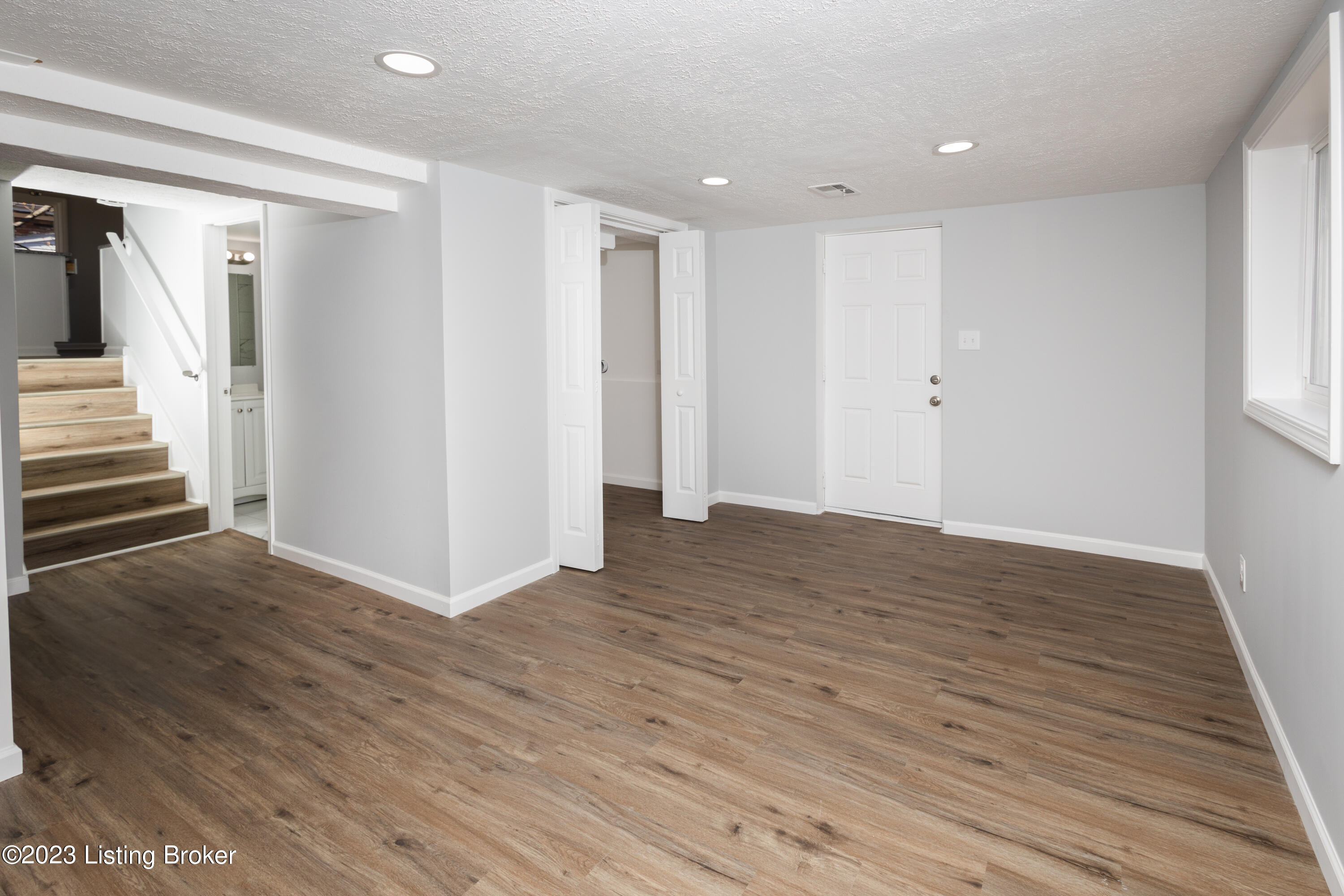 4015 Naomi Dr