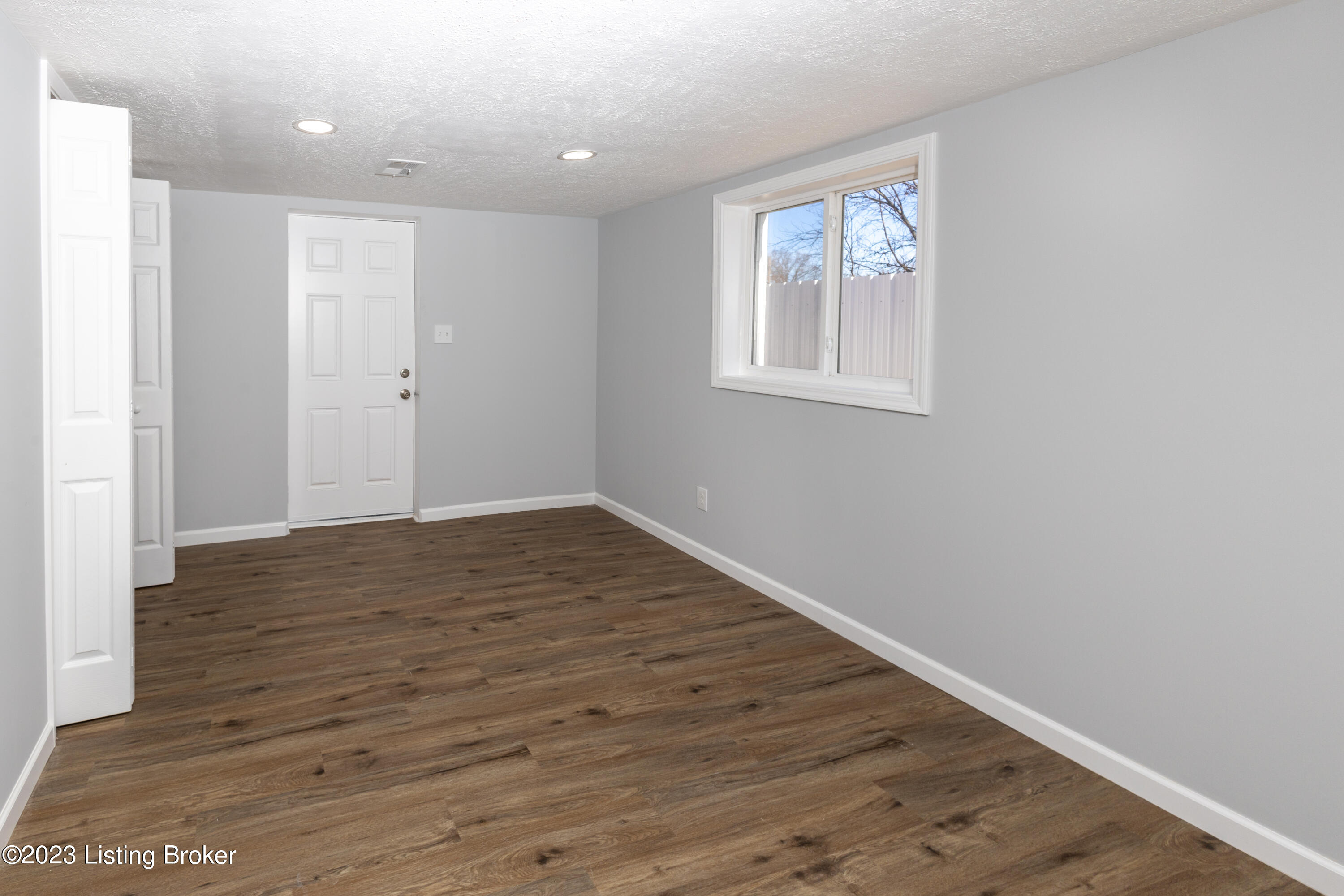 4015 Naomi Dr