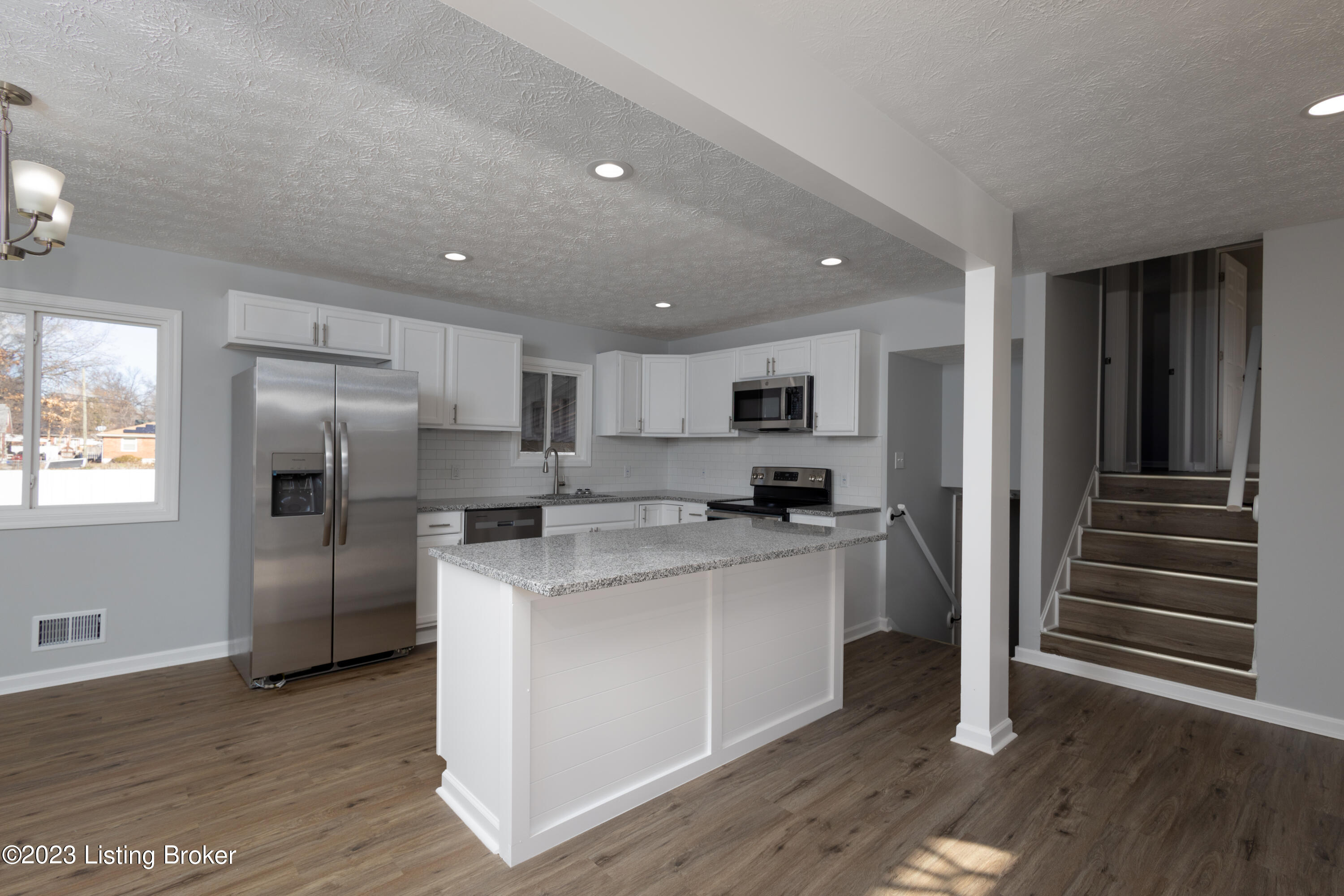 4015 Naomi Dr