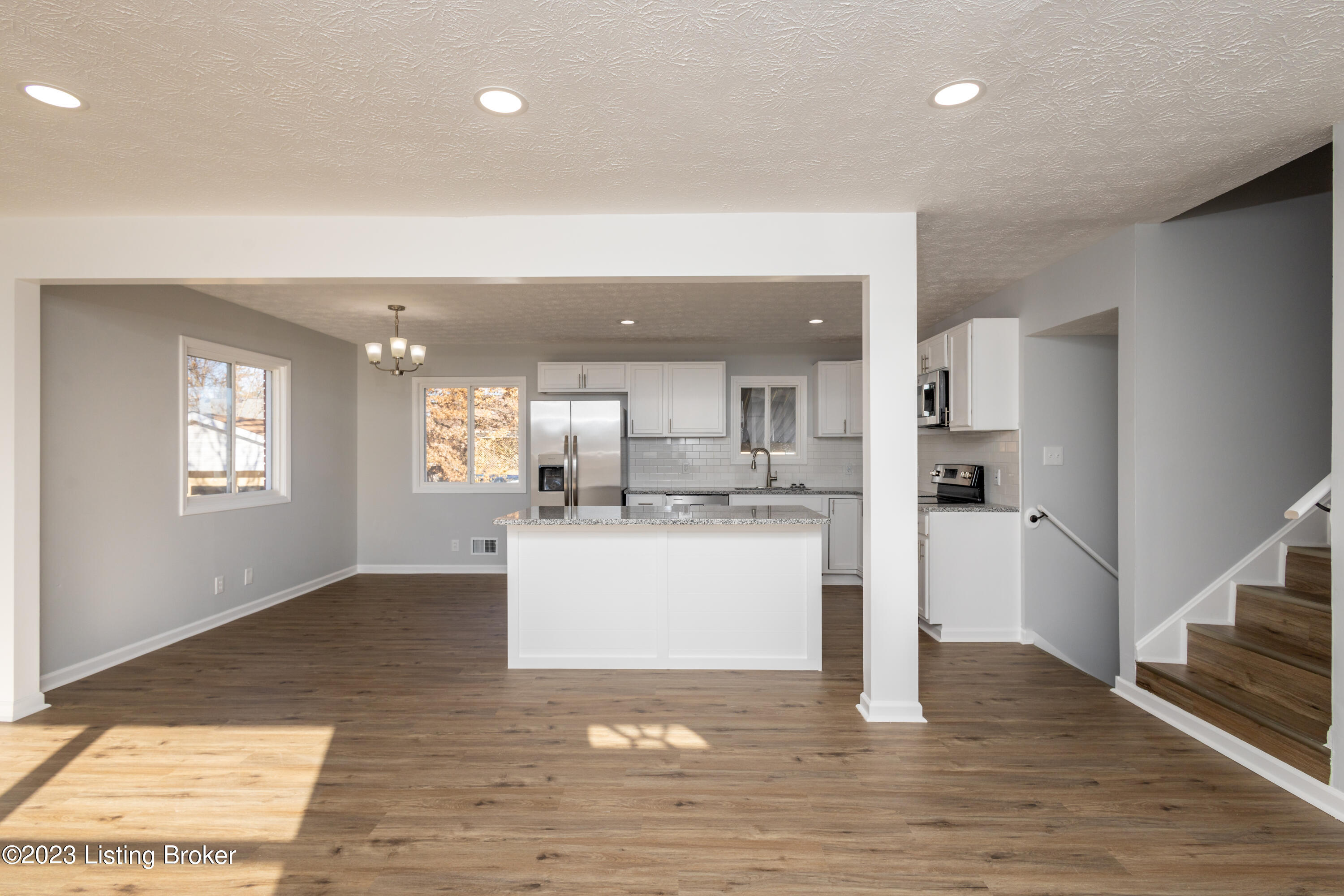 4015 Naomi Dr