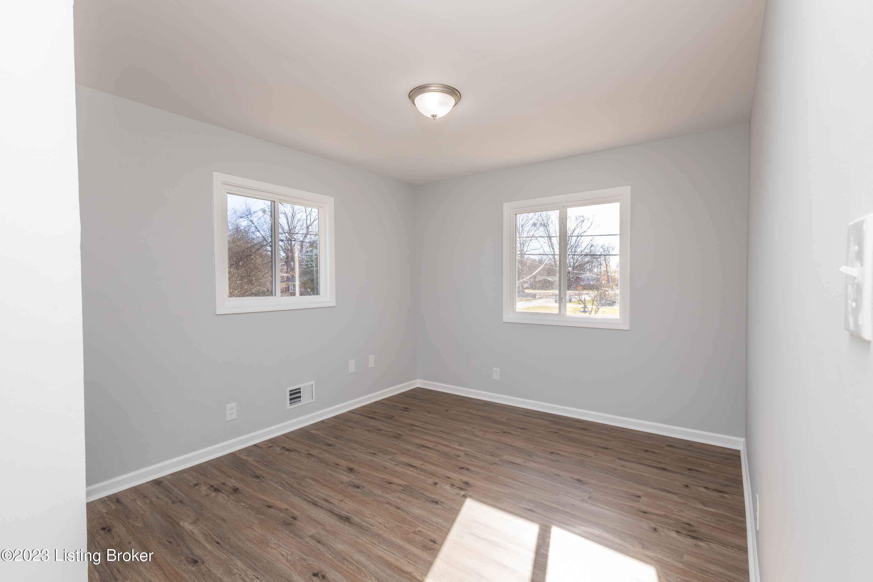 4015 Naomi Dr