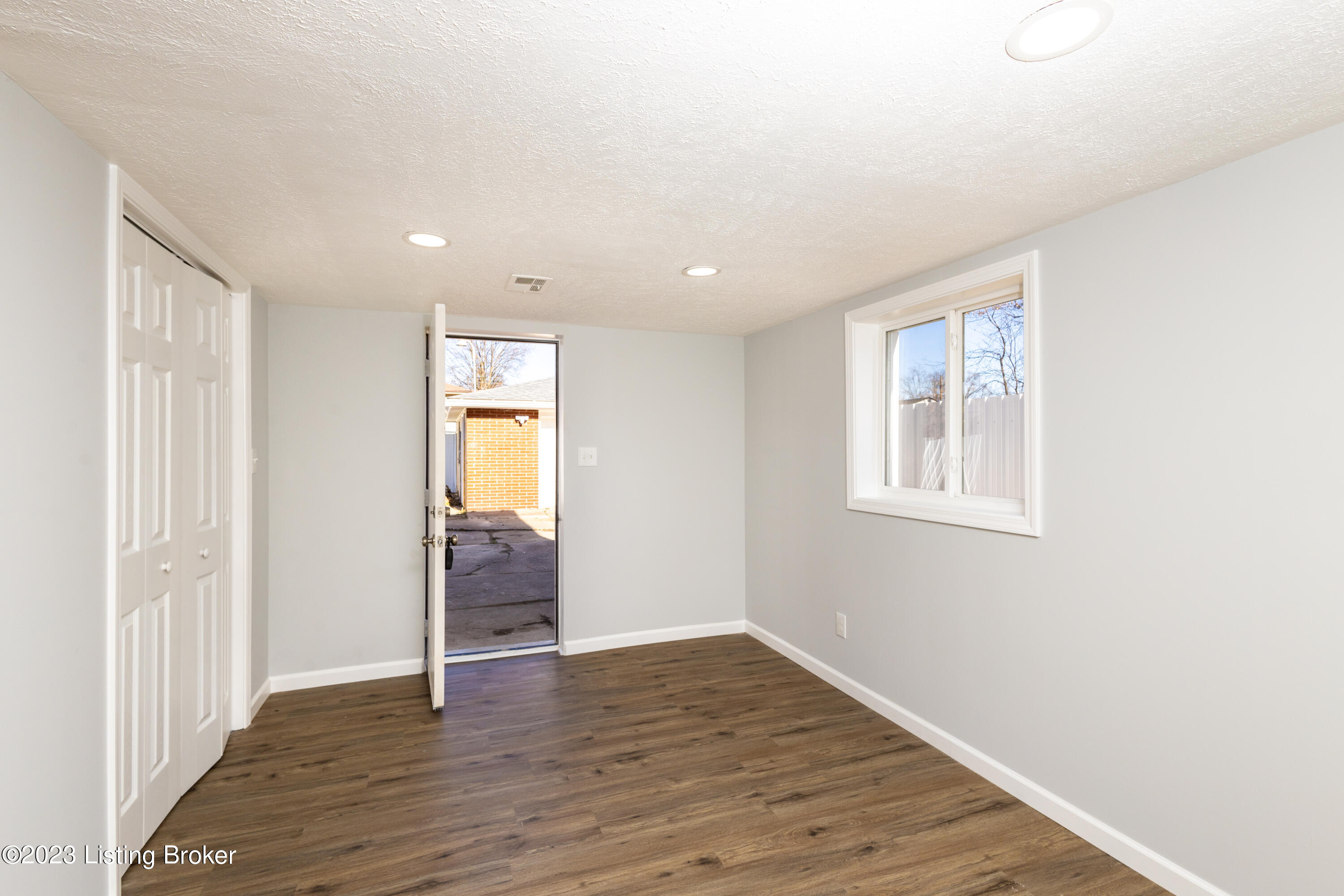 4015 Naomi Dr