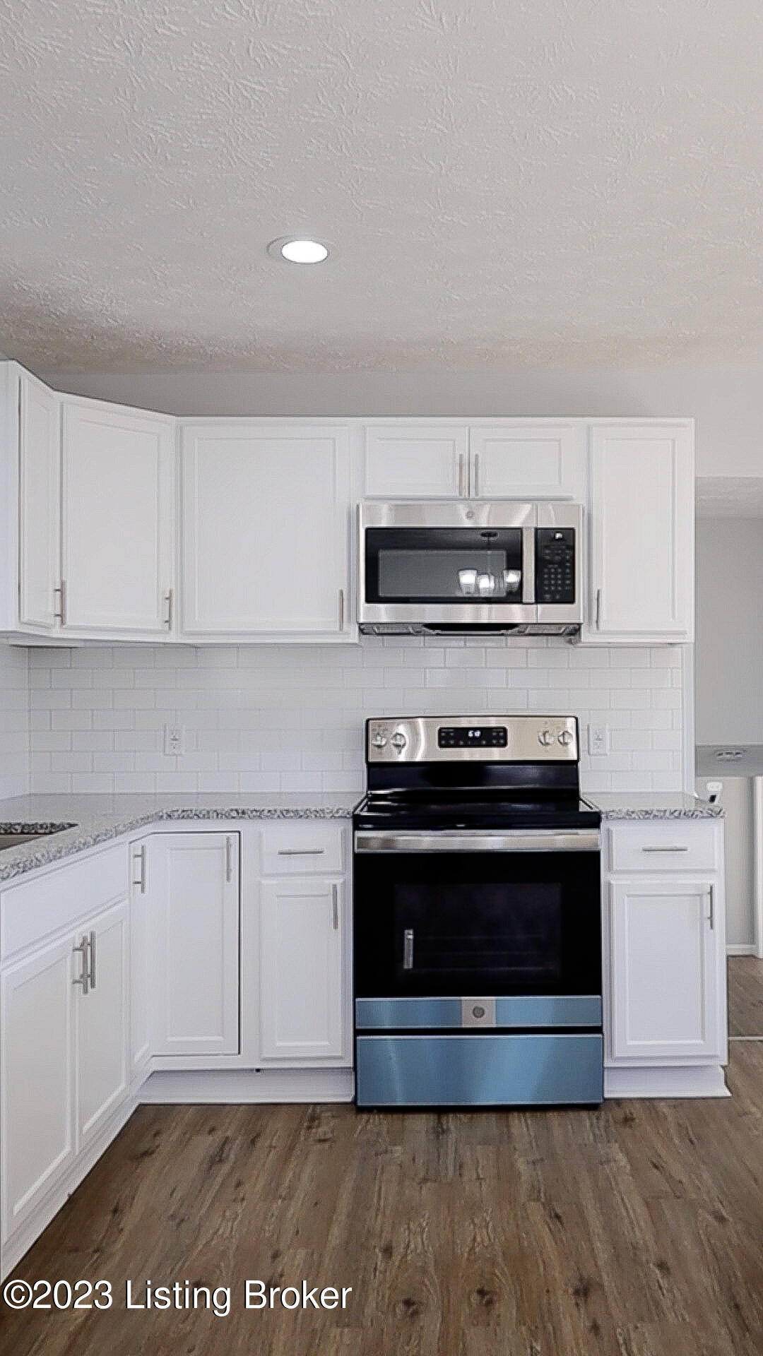 4015 Naomi Dr
