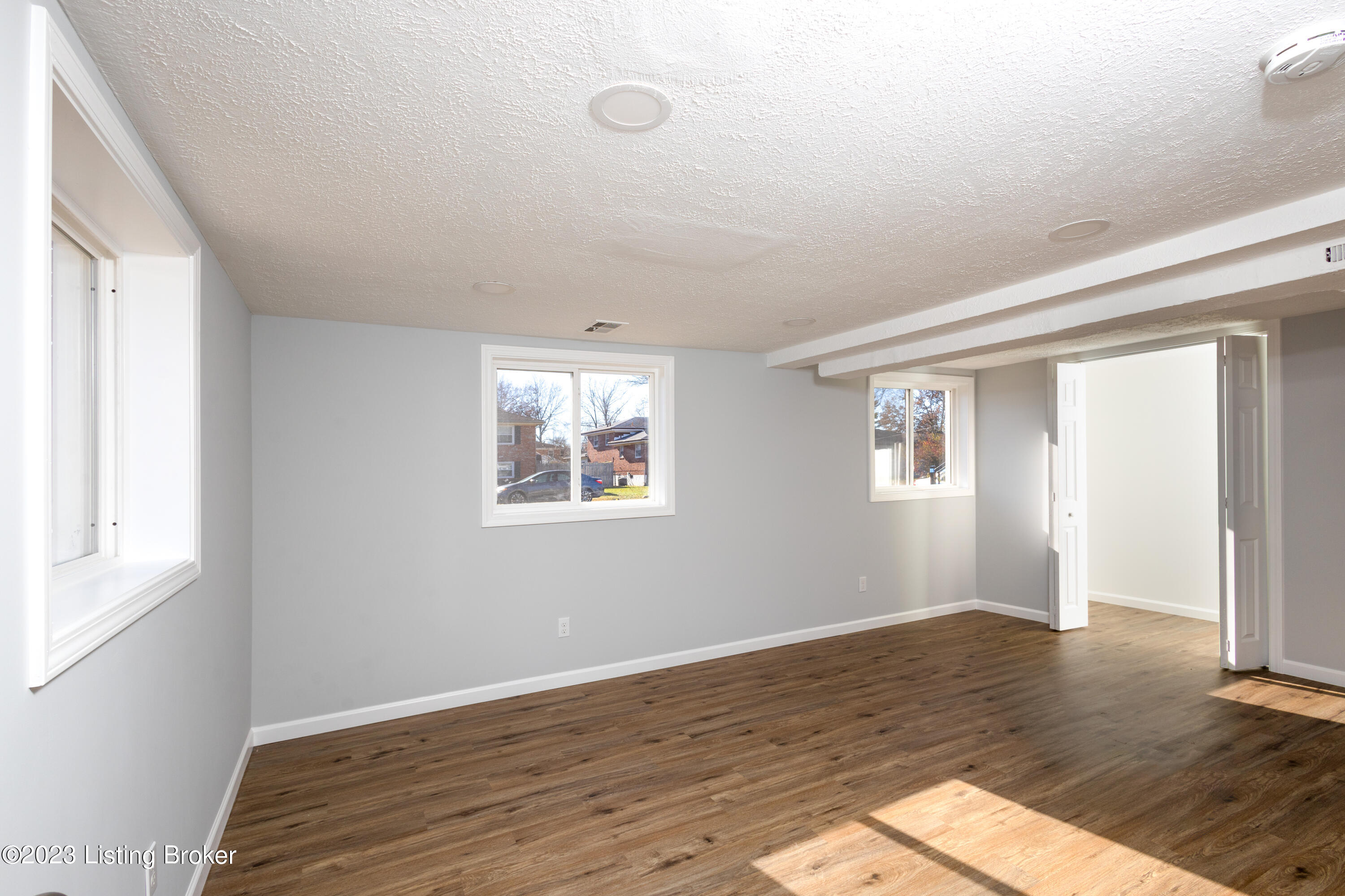 4015 Naomi Dr