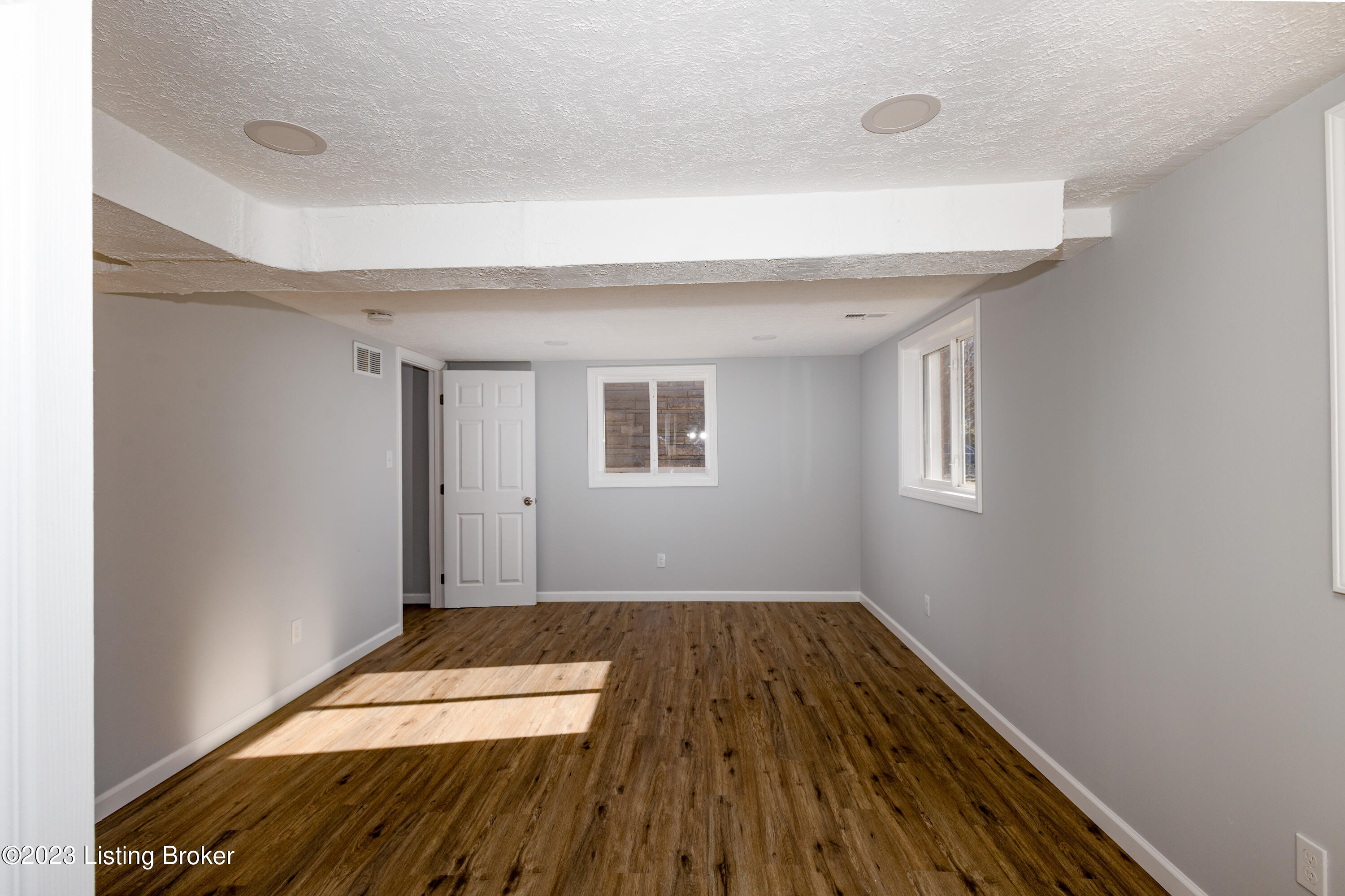 4015 Naomi Dr