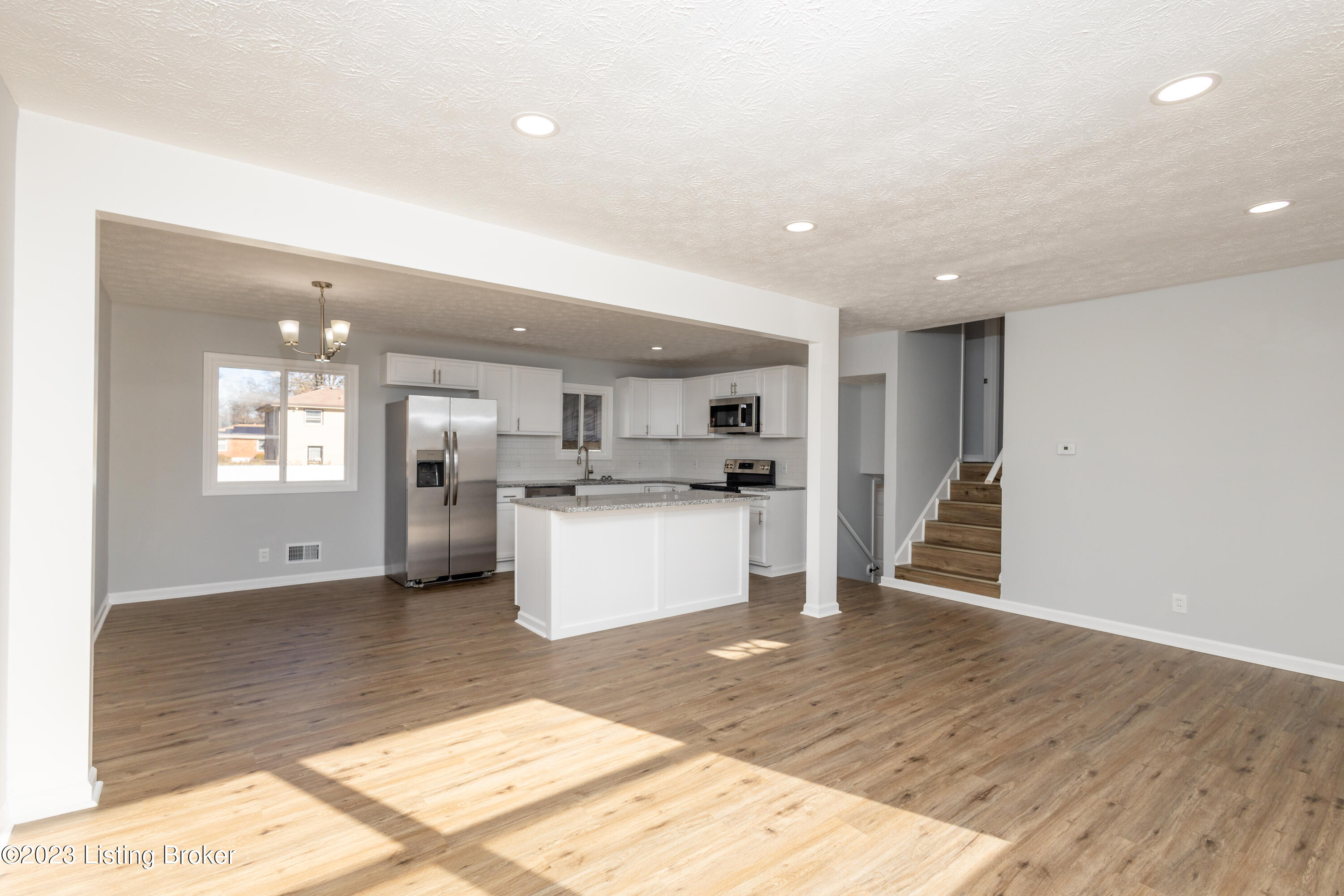 4015 Naomi Dr