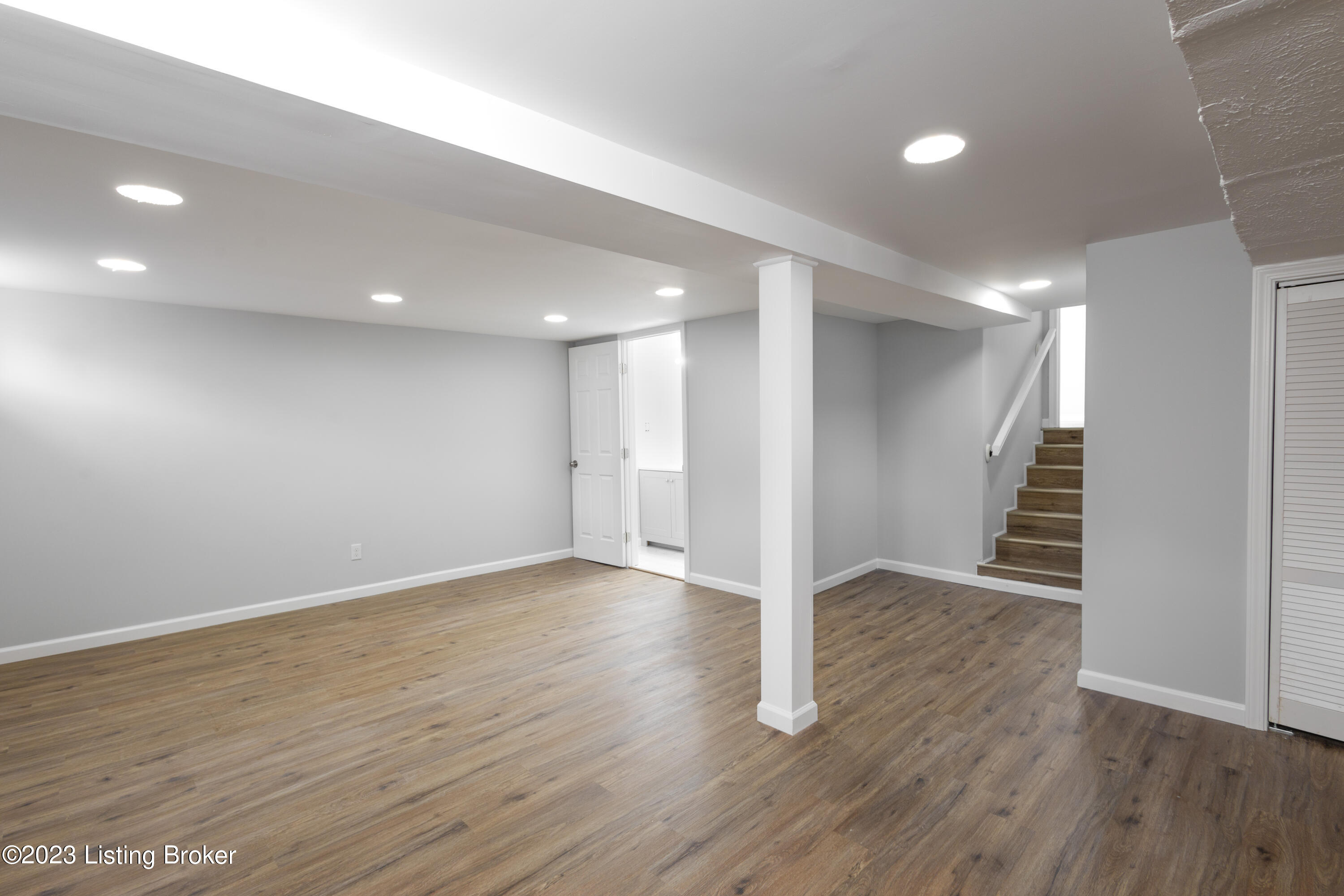 4015 Naomi Dr