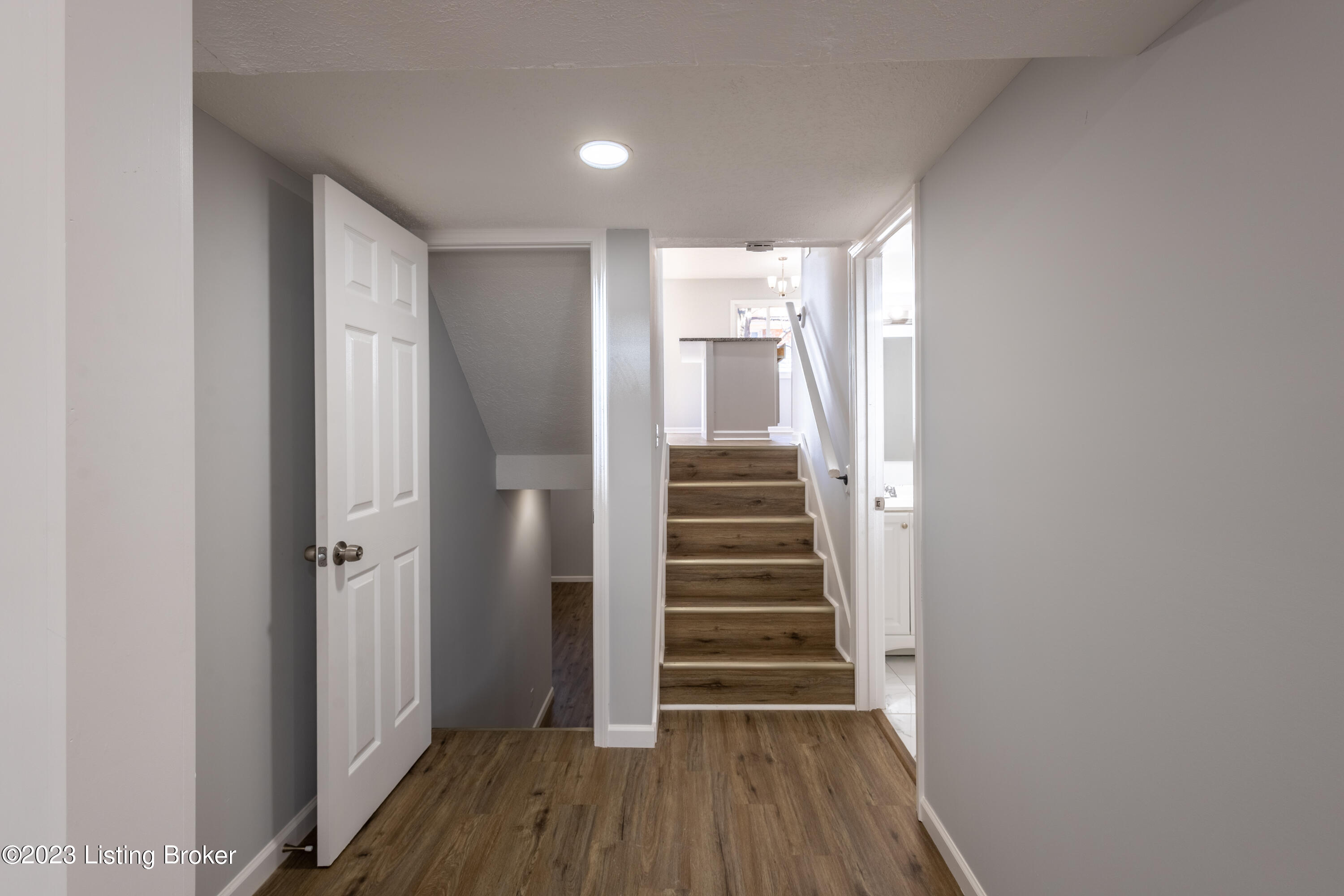 4015 Naomi Dr