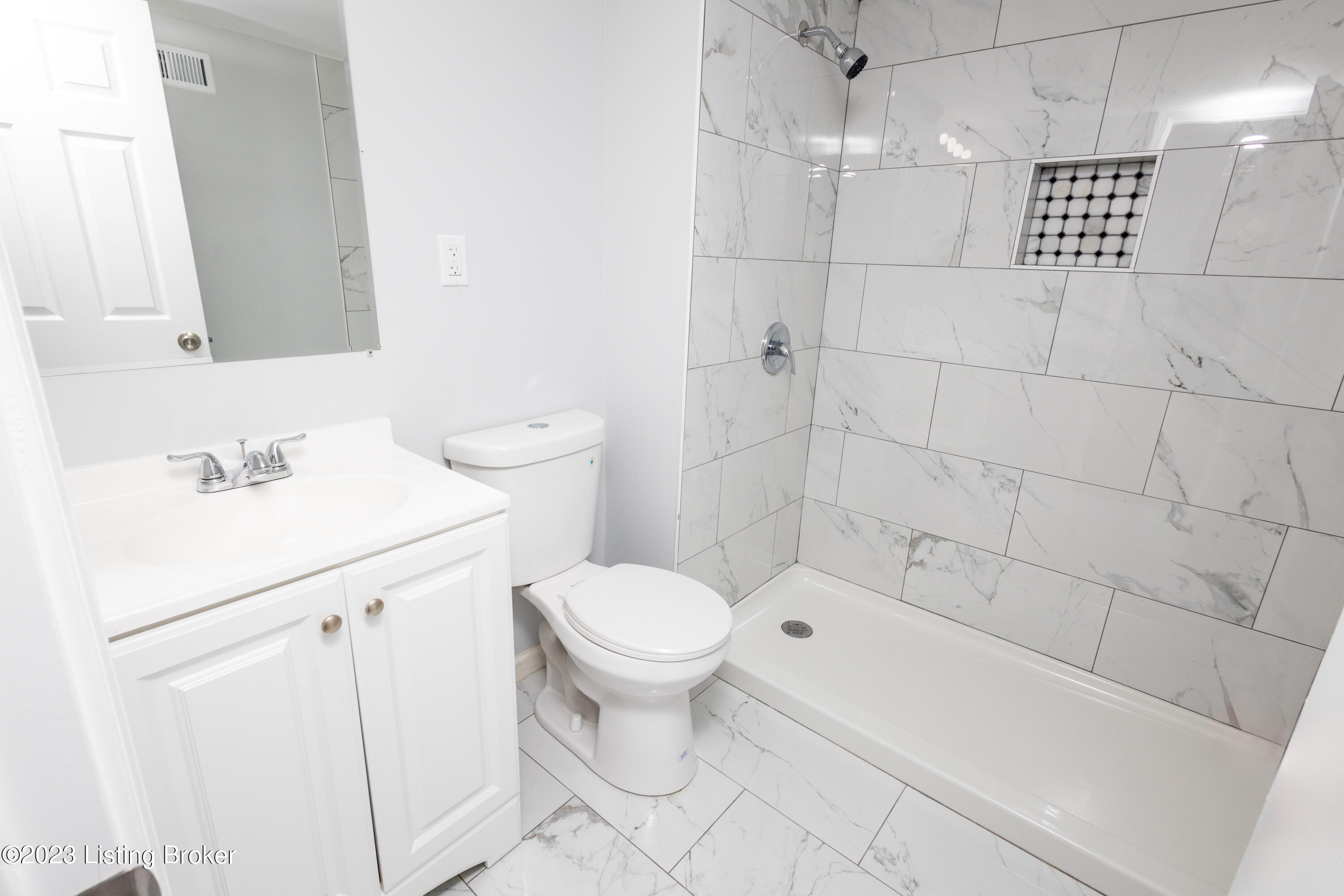 4015 Naomi Dr