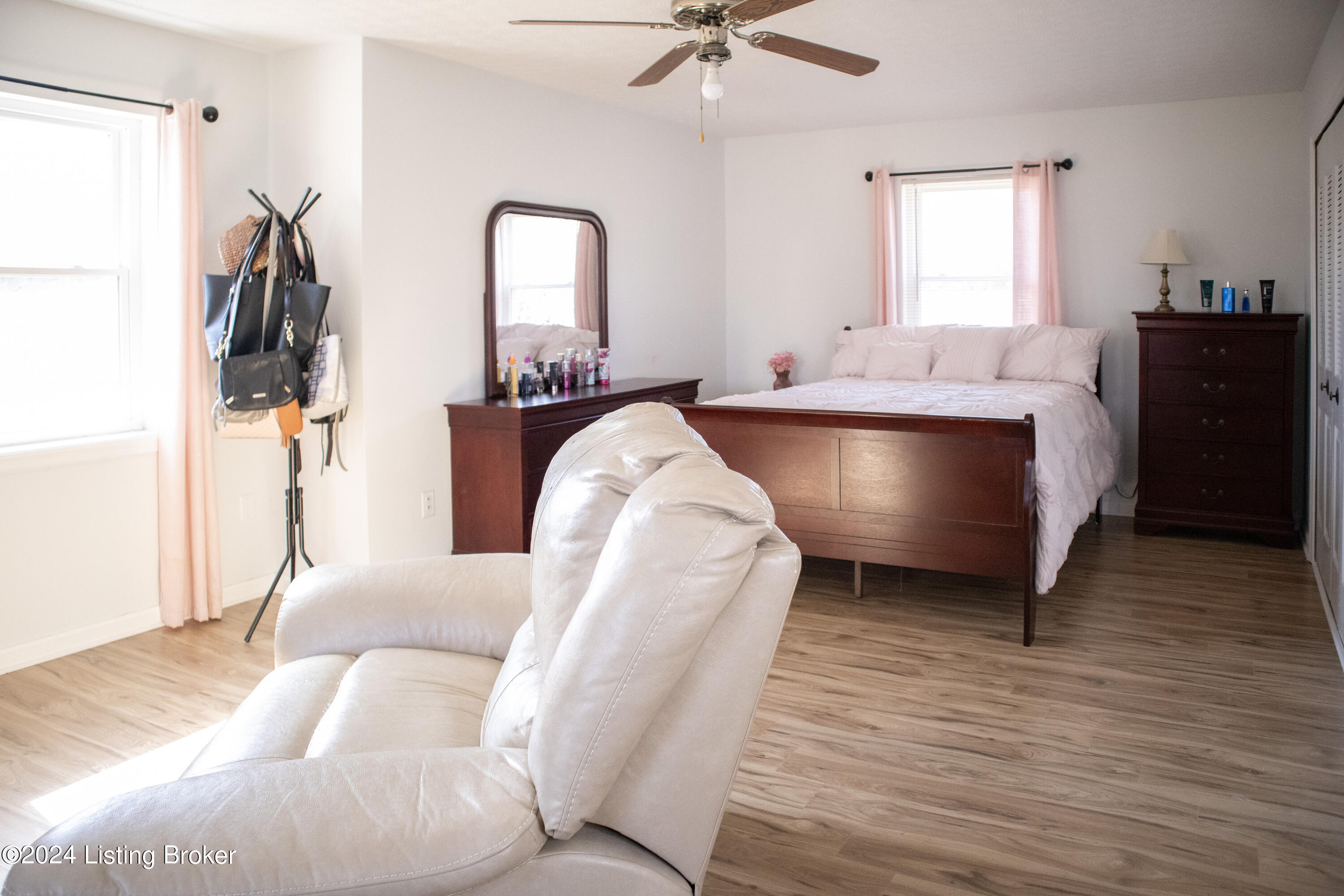 1370 Darlene Ct