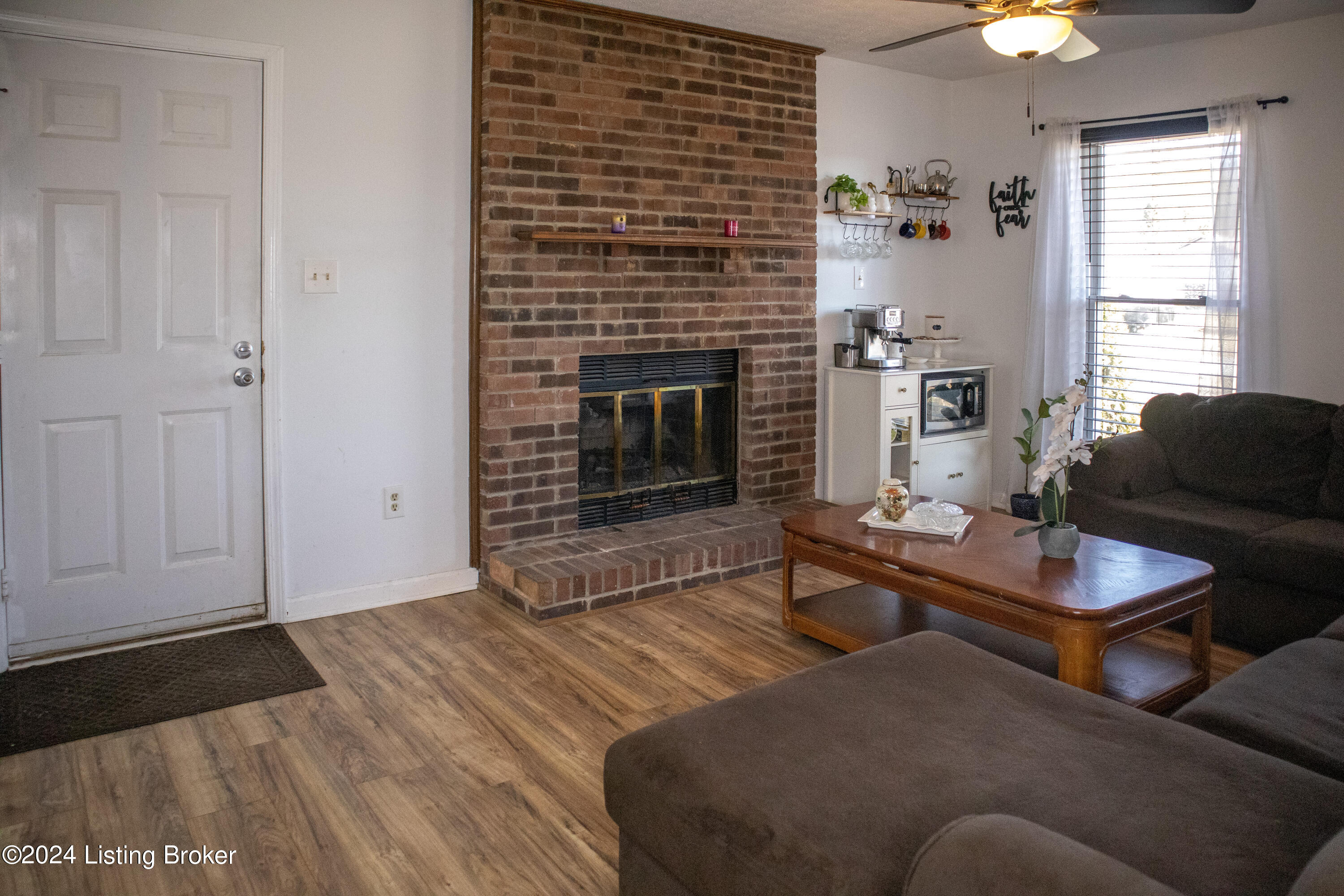 1370 Darlene Ct