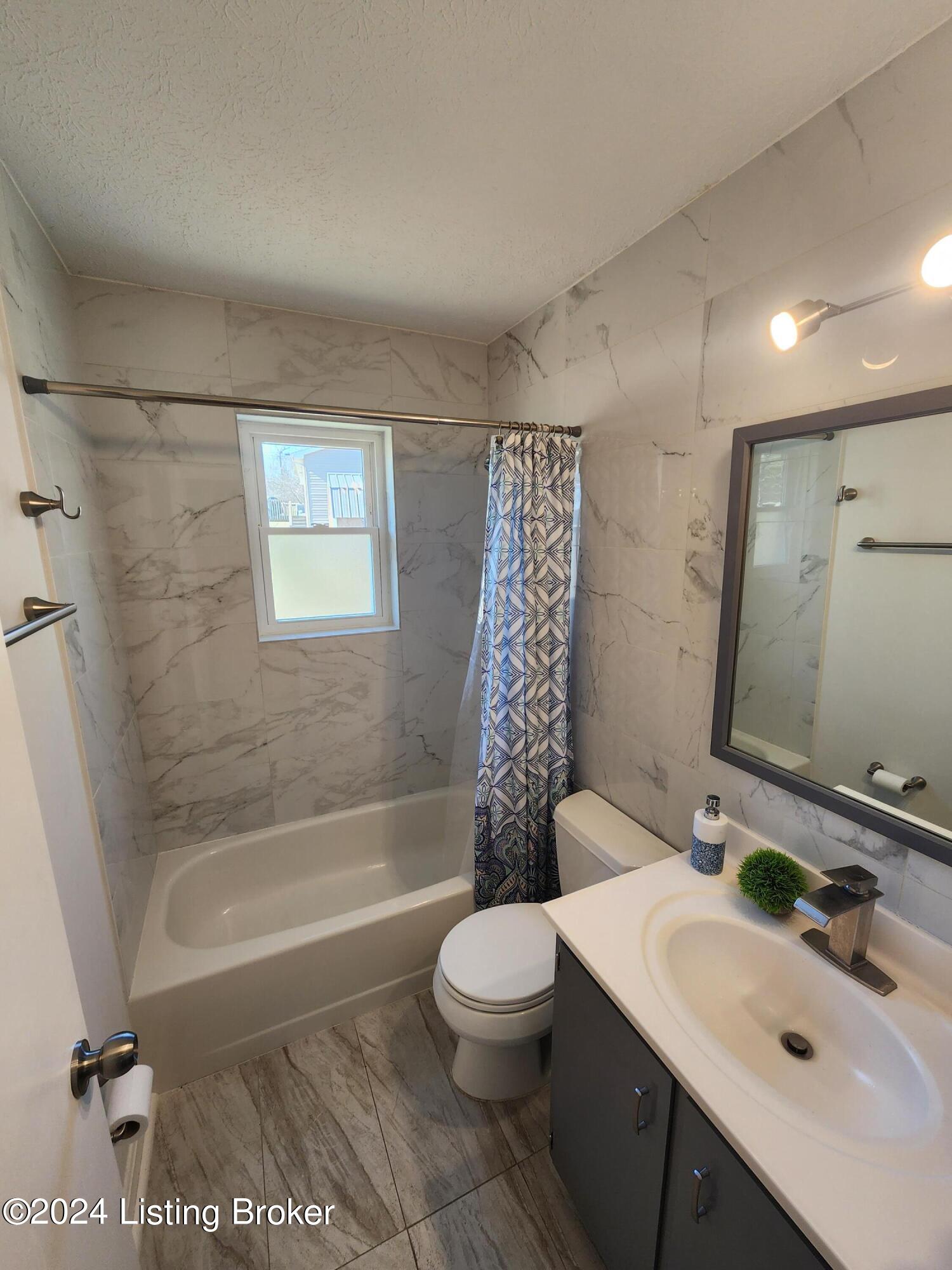 1370 Darlene Ct