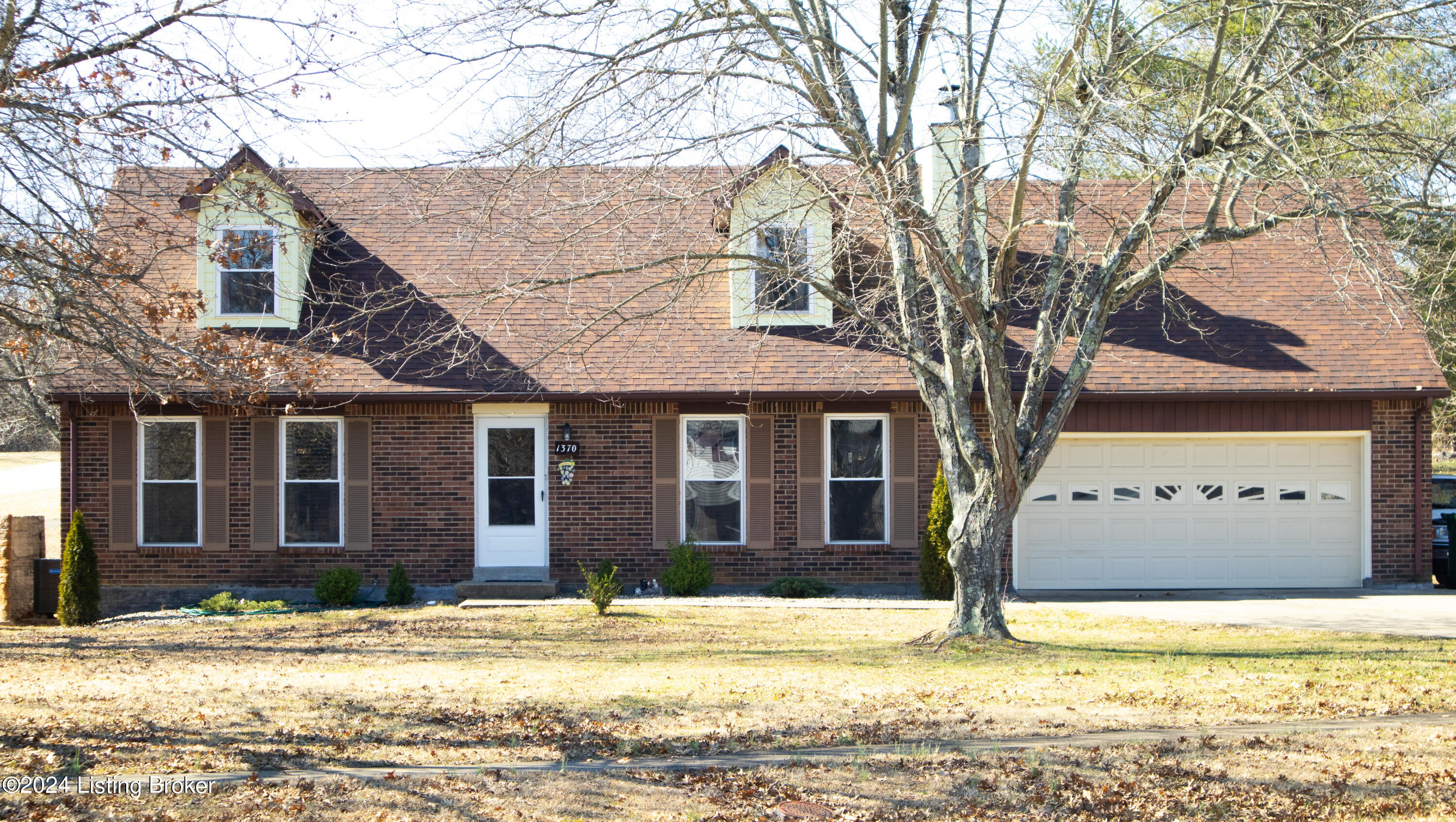 1370 Darlene Ct
