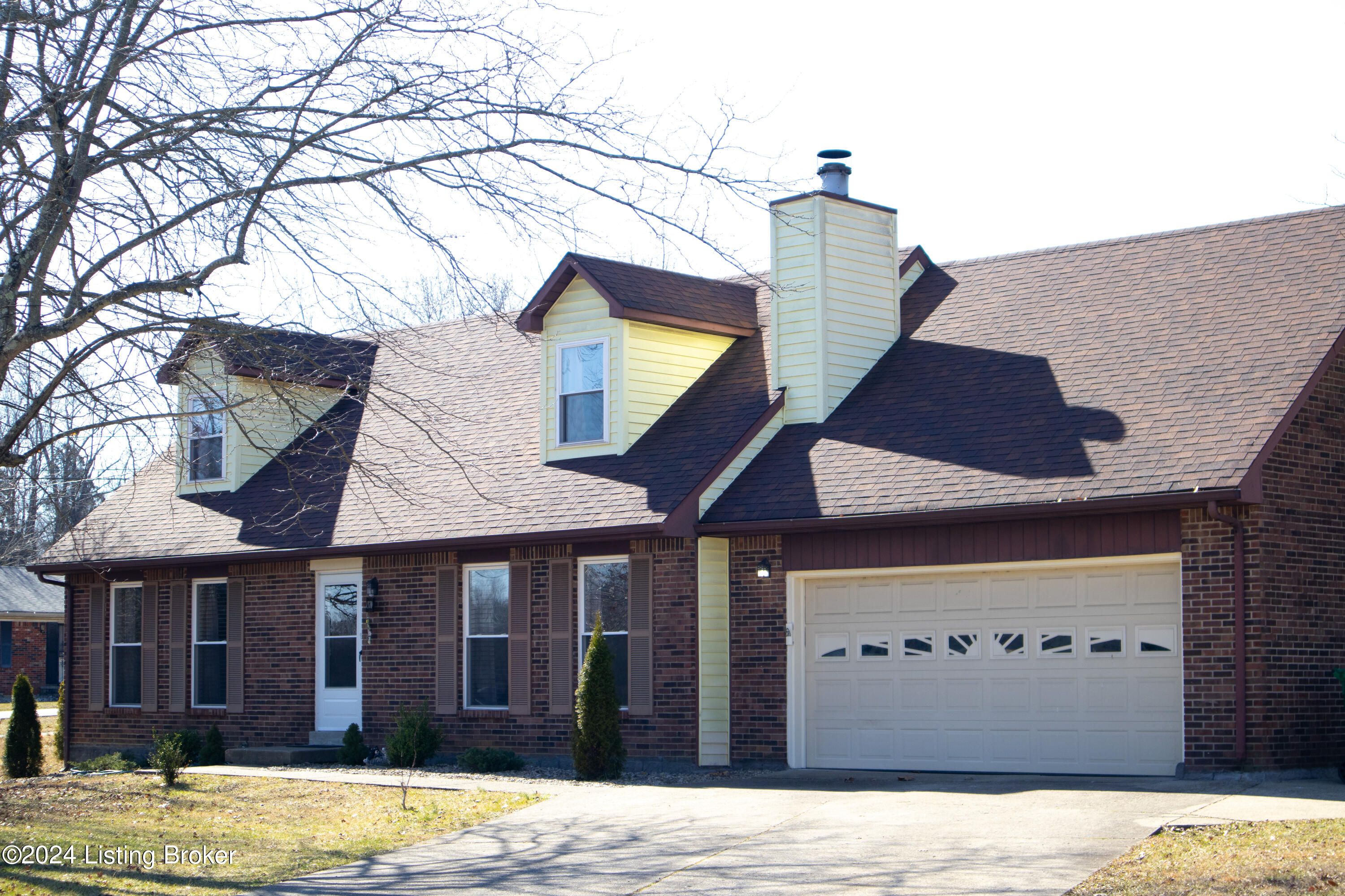 1370 Darlene Ct