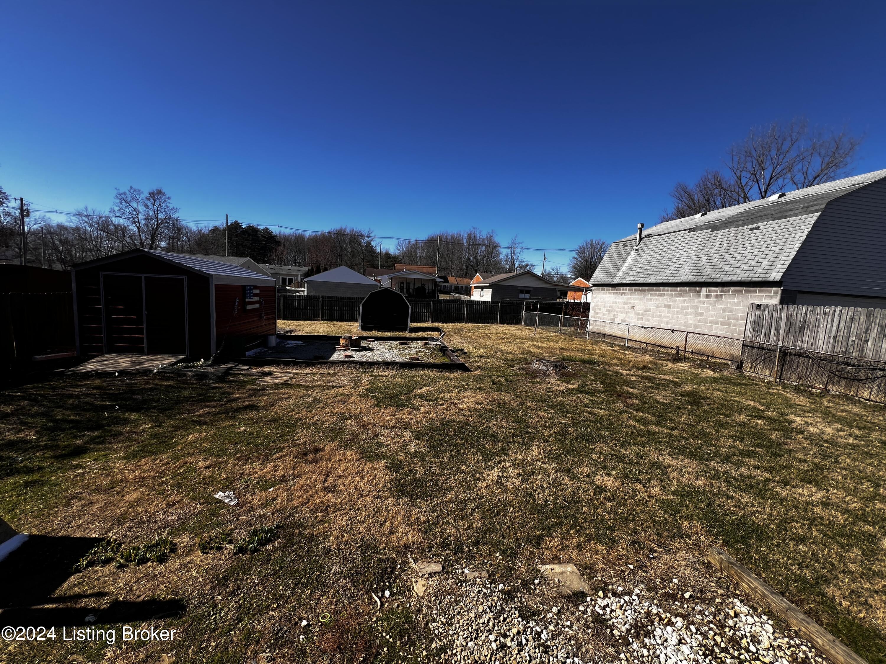 9528 Maple Rd