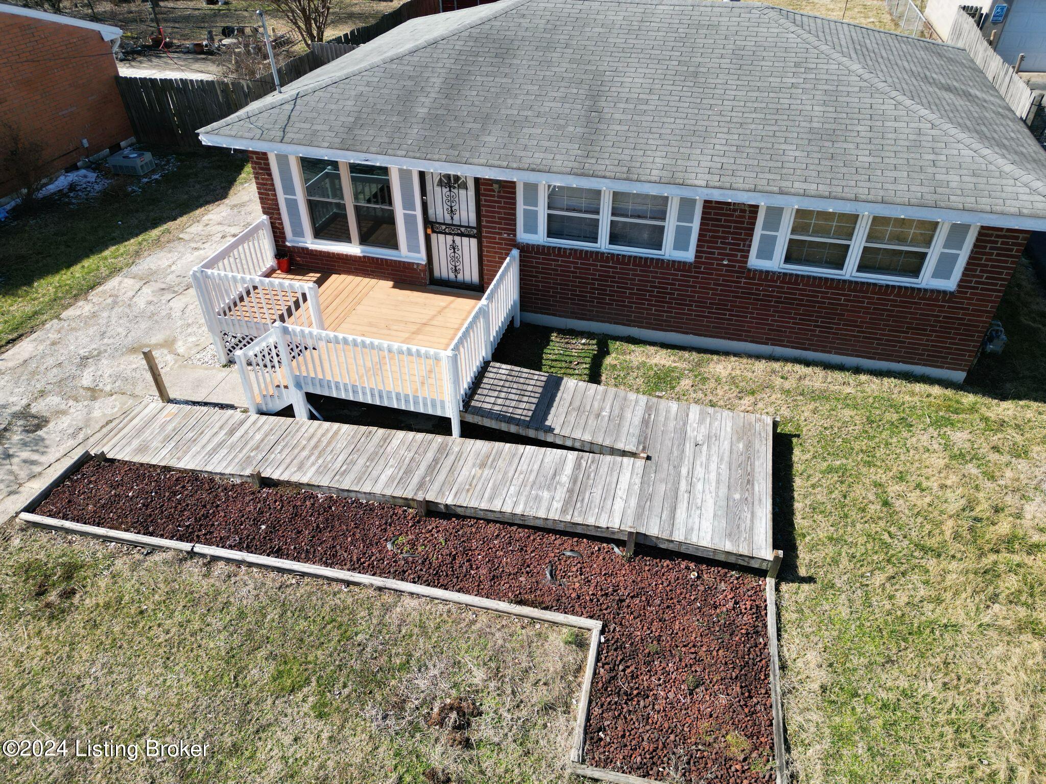 9528 Maple Rd