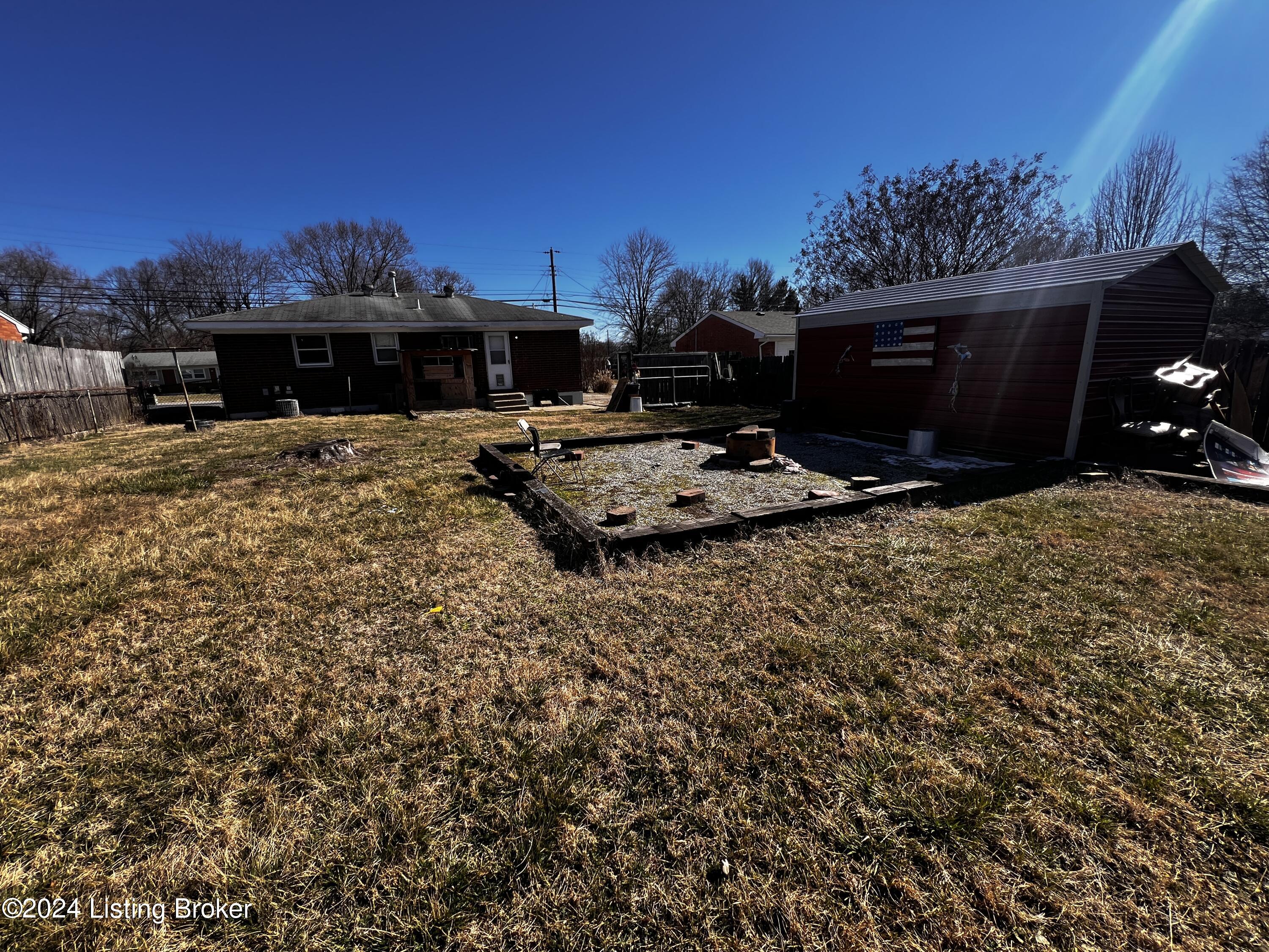 9528 Maple Rd