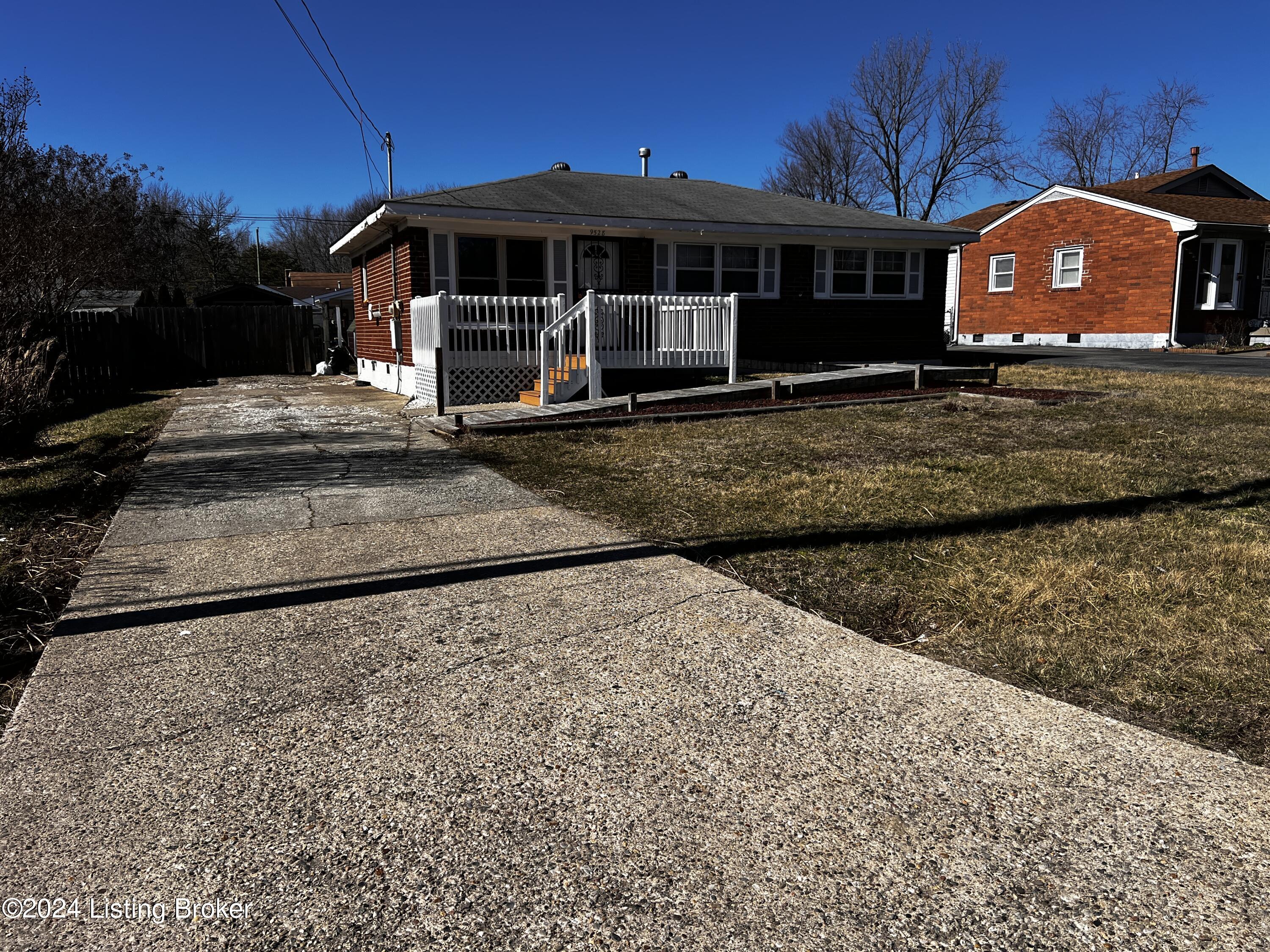 9528 Maple Rd