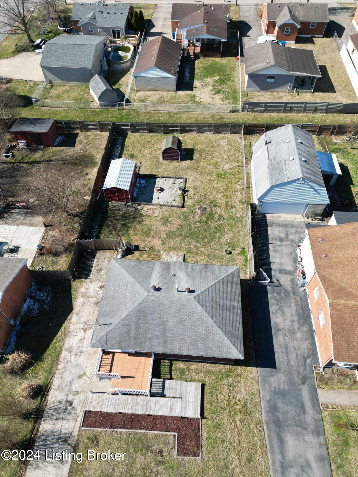 9528 Maple Rd