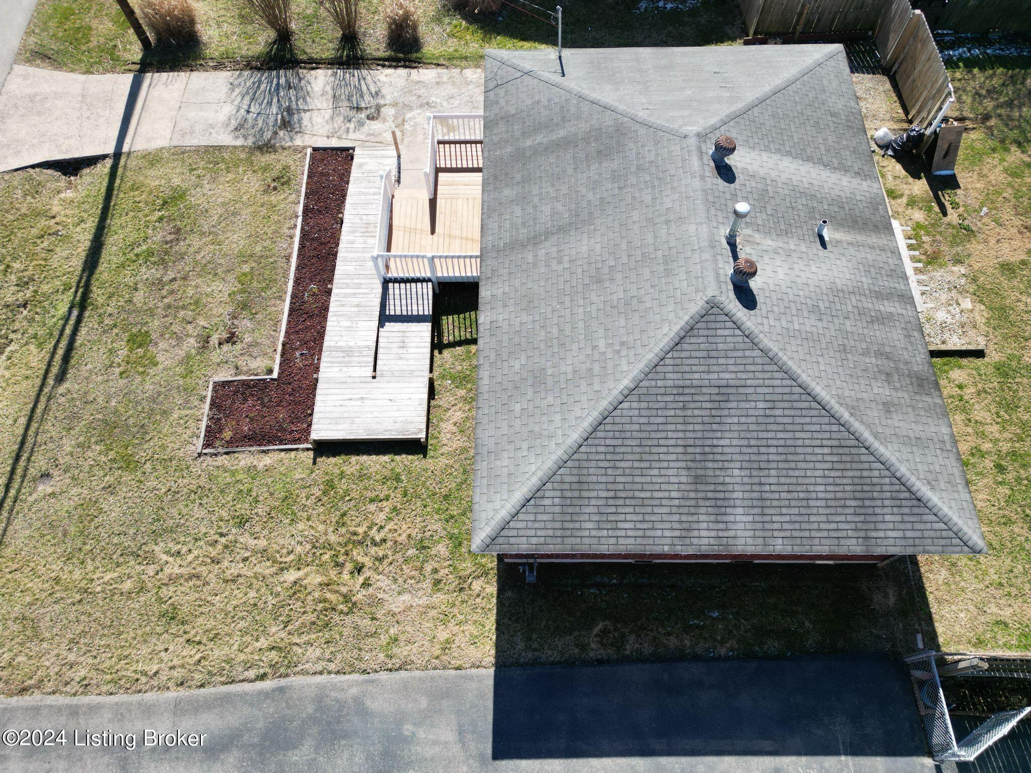 9528 Maple Rd