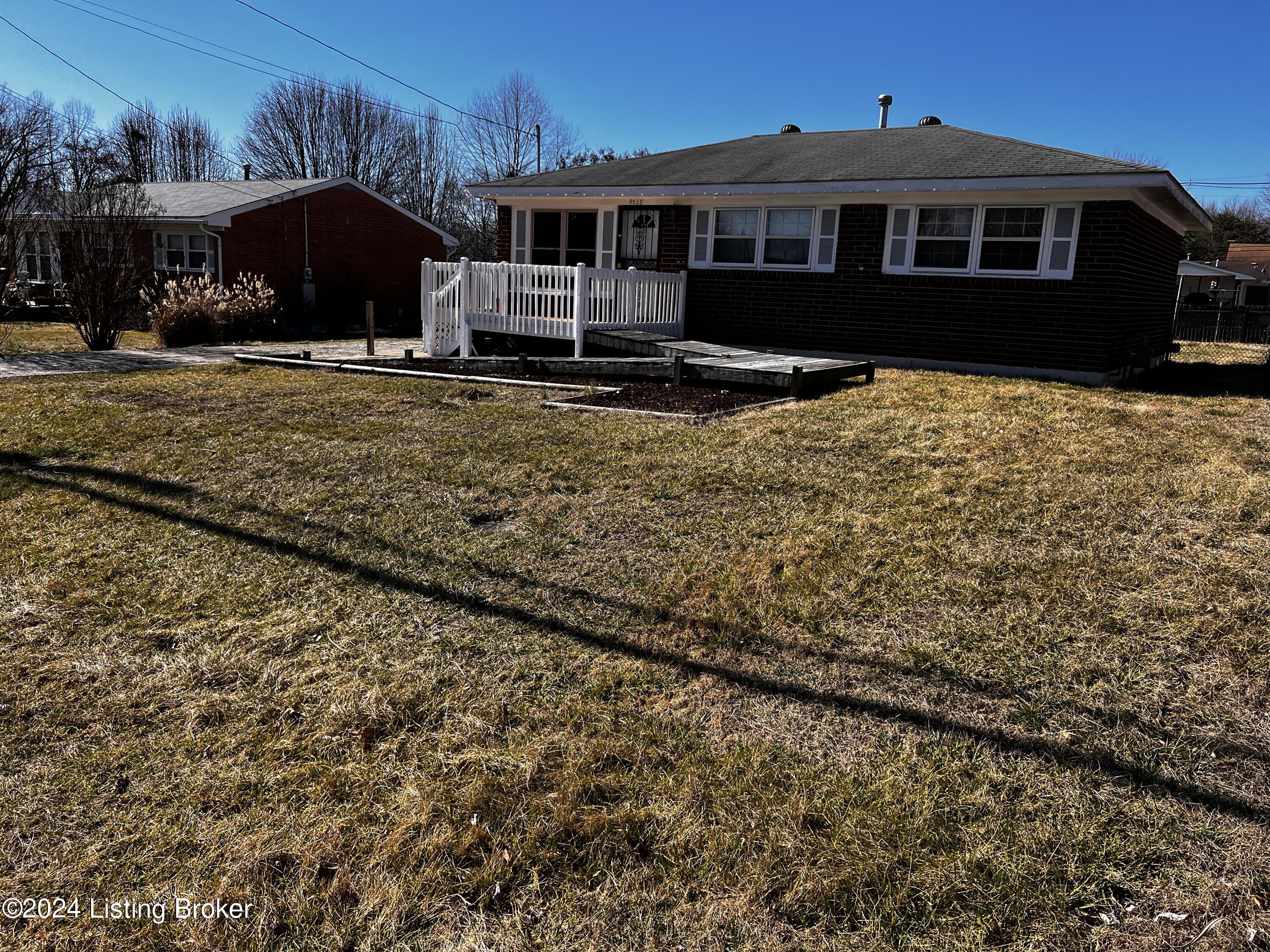 9528 Maple Rd