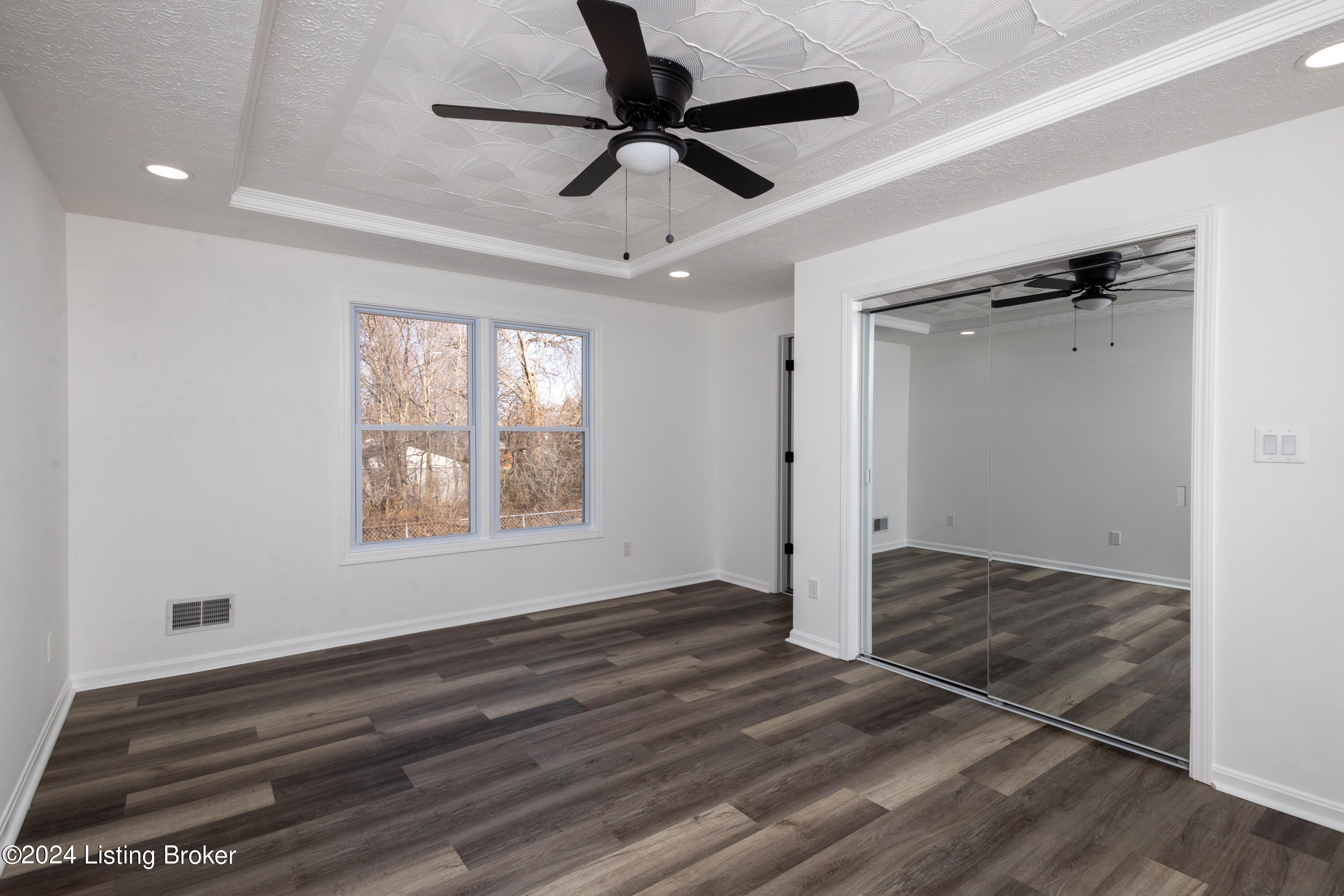 205 Holly Hills Dr