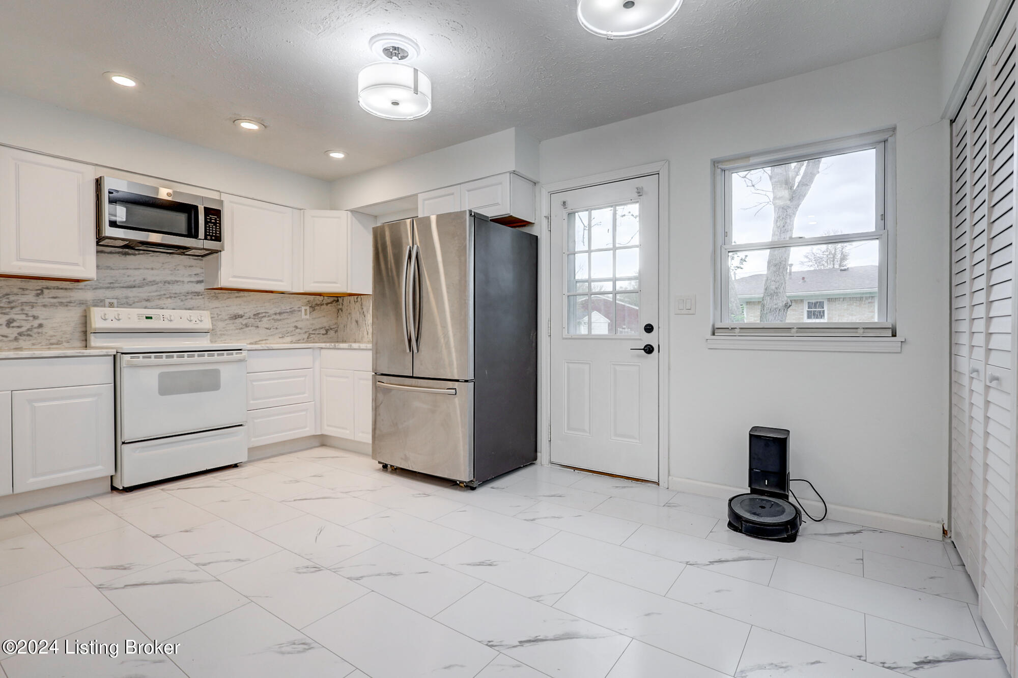 8105 Carnes Dr