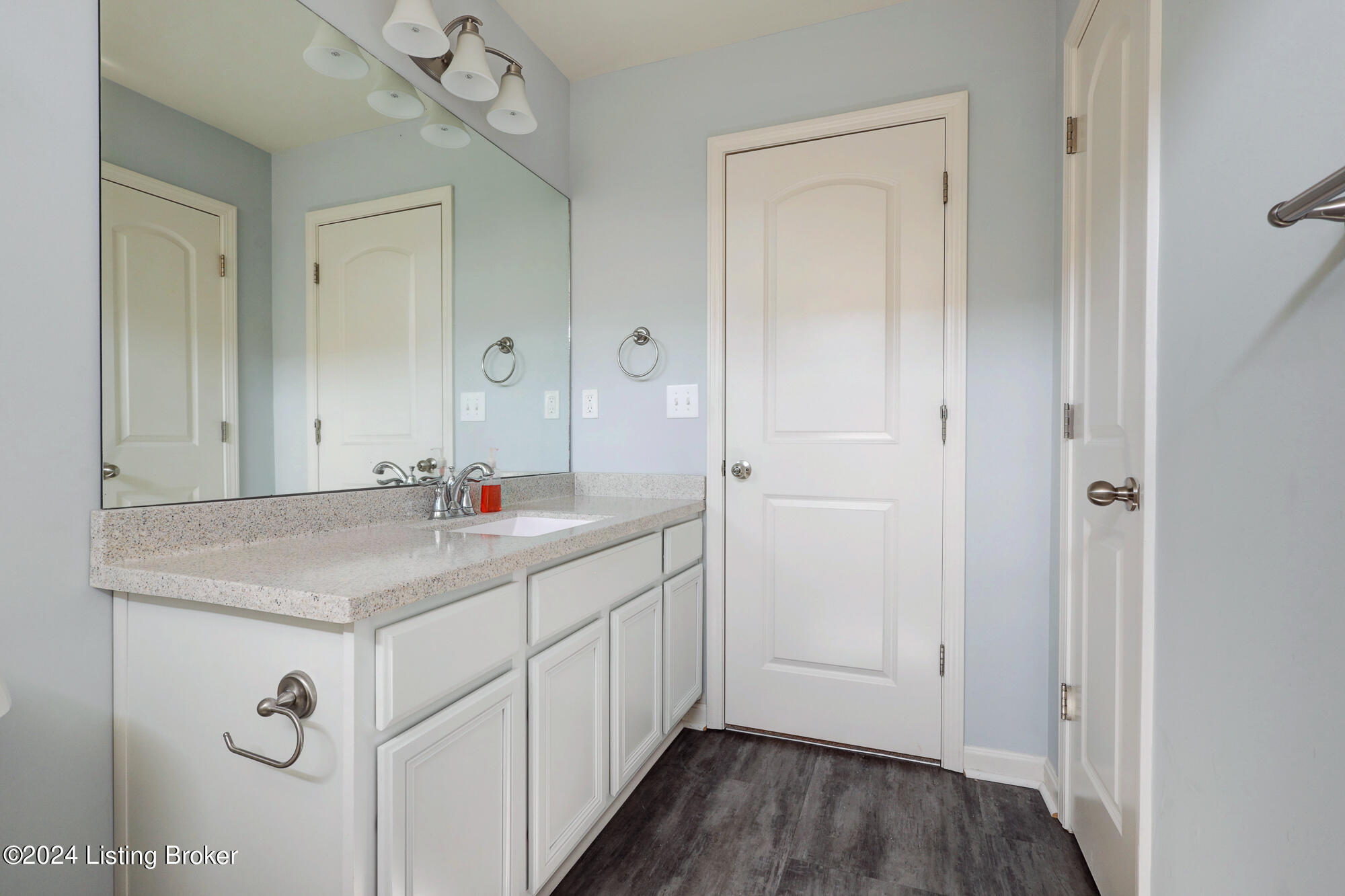 7220 Black Walnut Cir