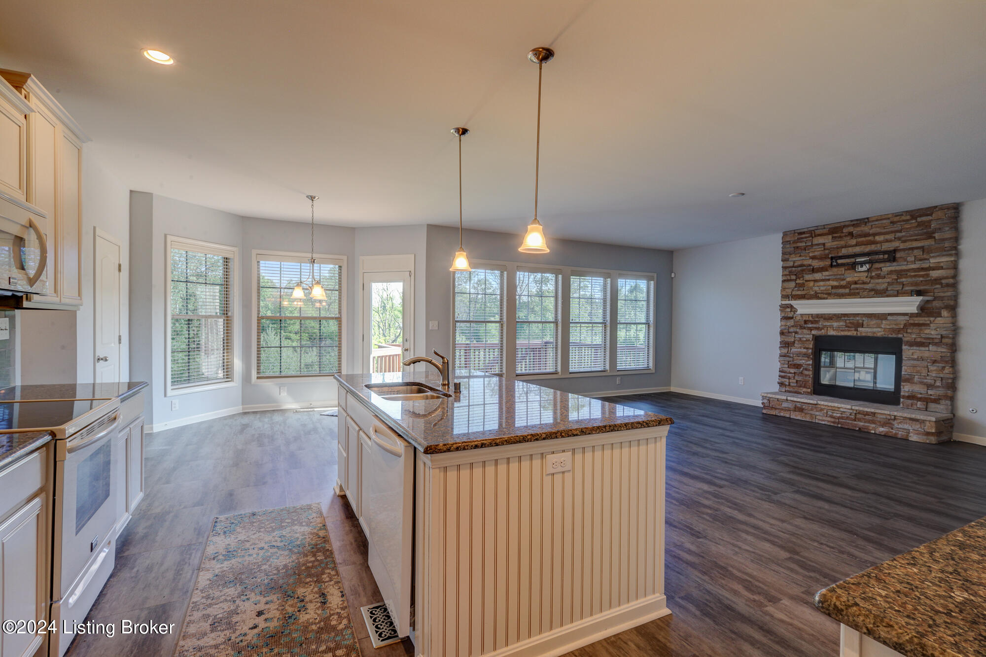 7220 Black Walnut Cir