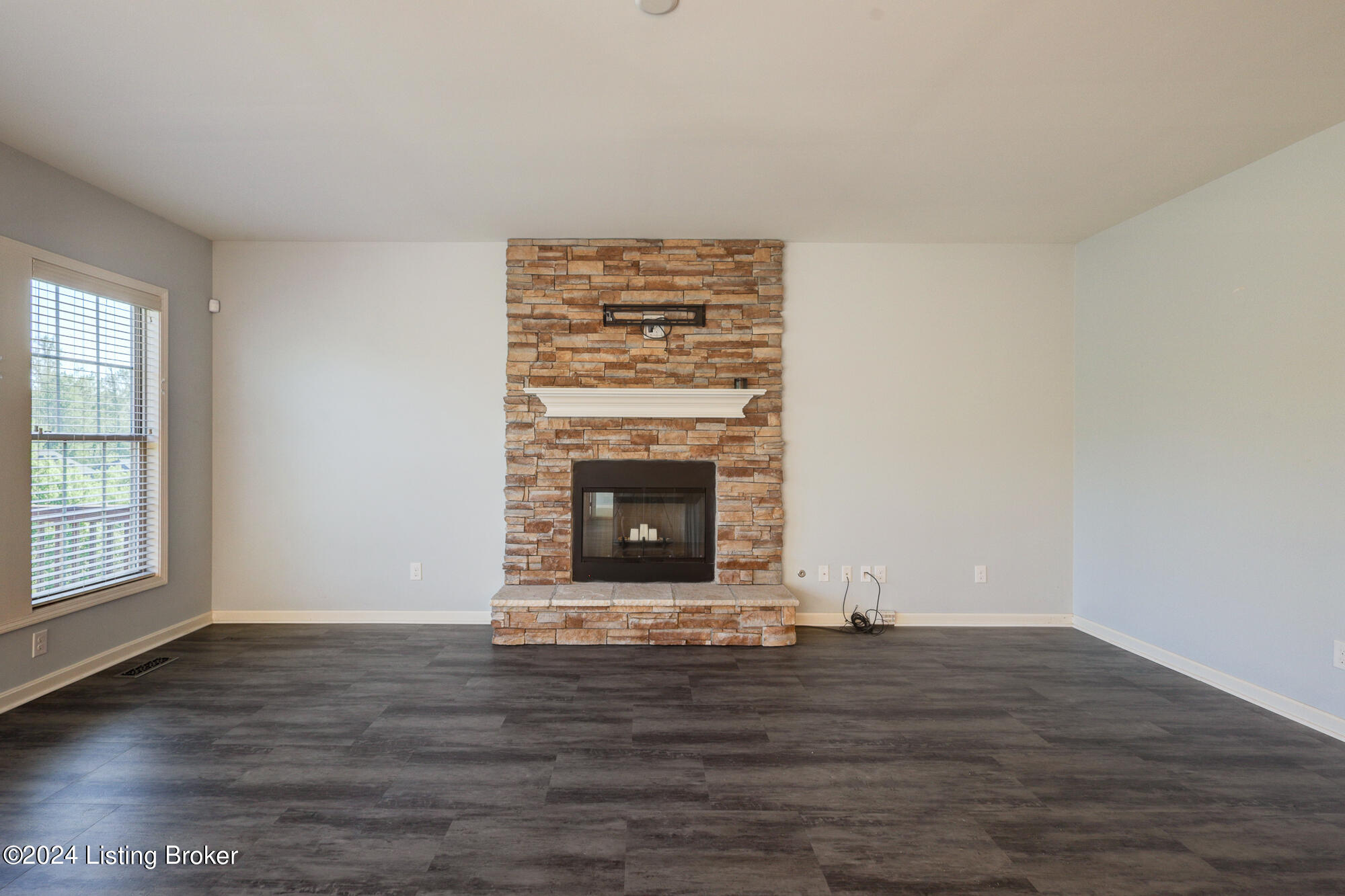 7220 Black Walnut Cir