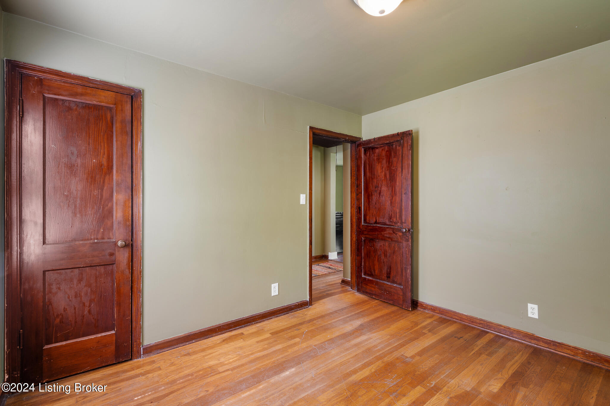 1023 Seelbach Ave