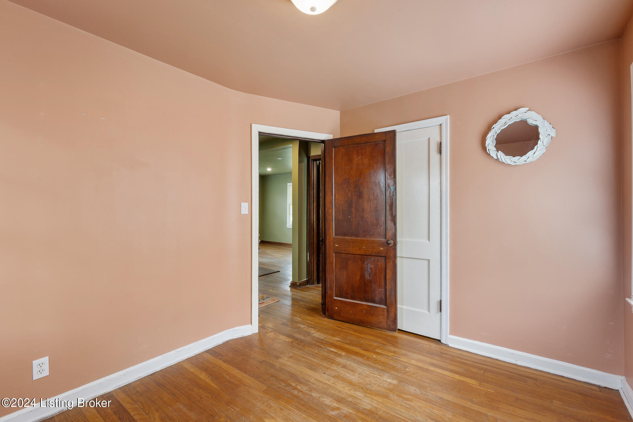 1023 Seelbach Ave