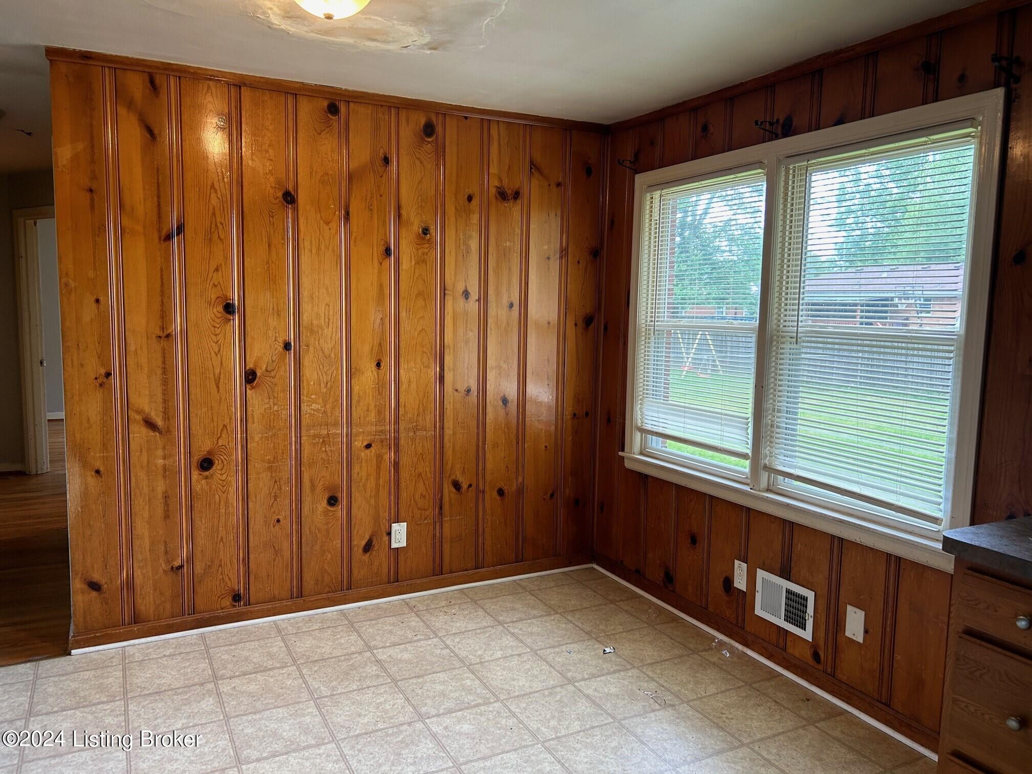 5867 W Pages Ln