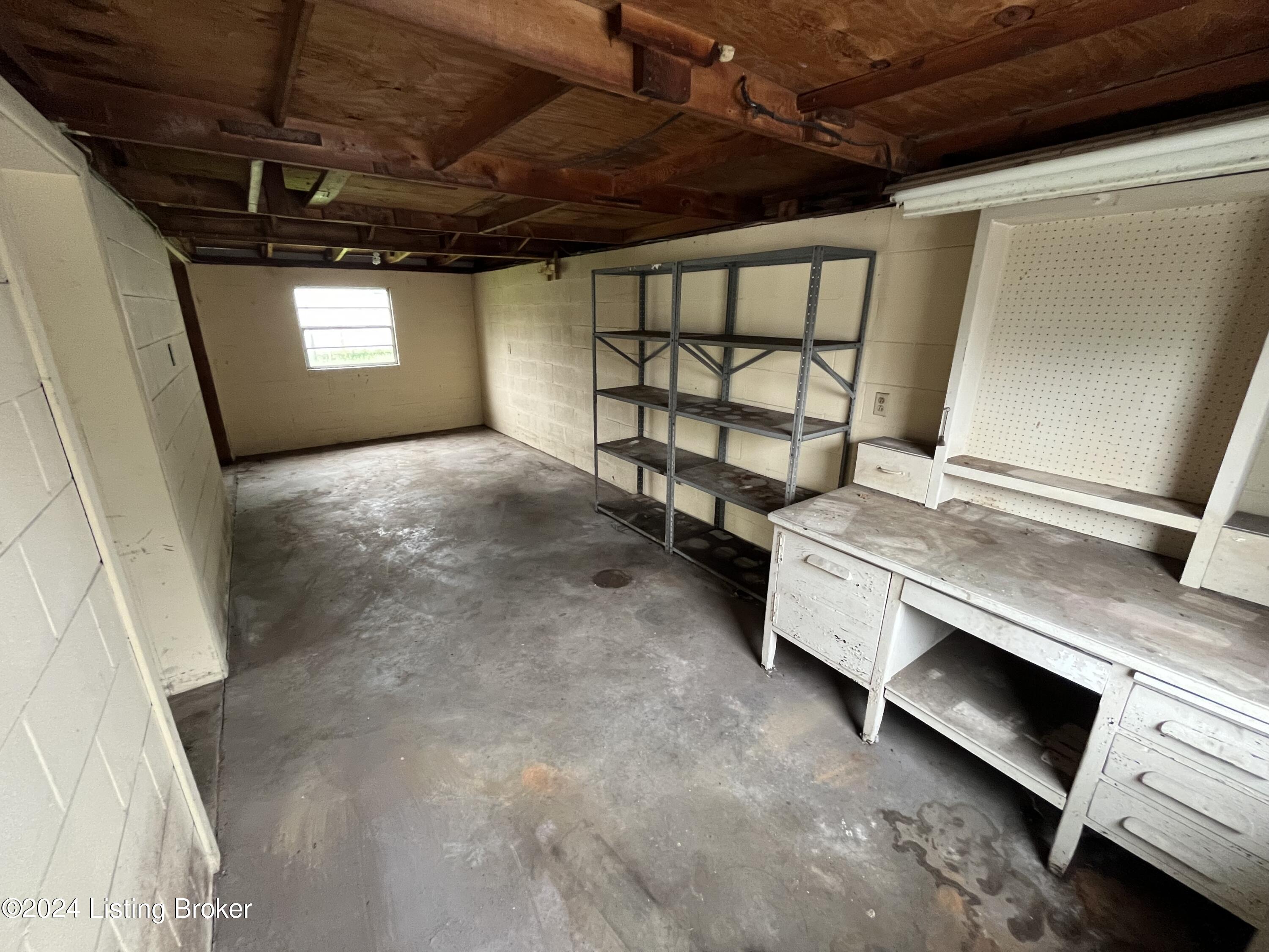 6004 Greenwood Rd