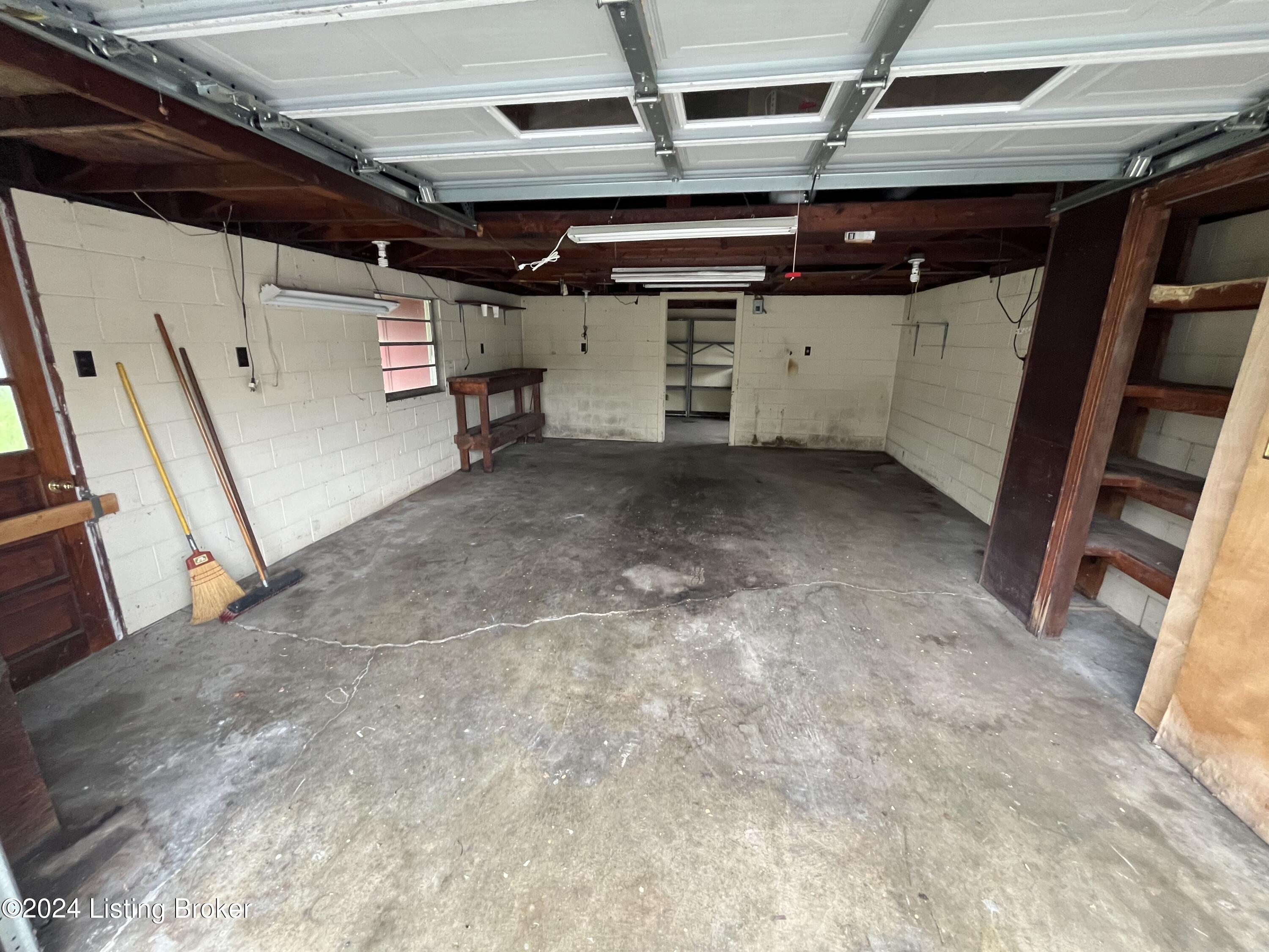 6004 Greenwood Rd