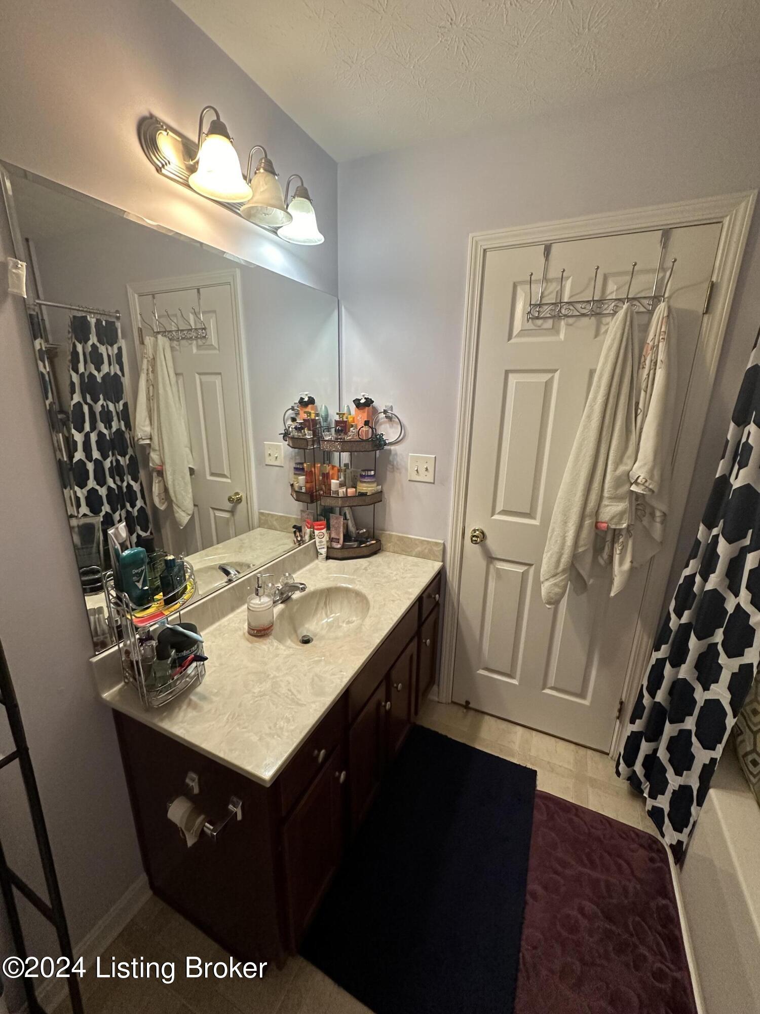 5401 HEPATICA Ct