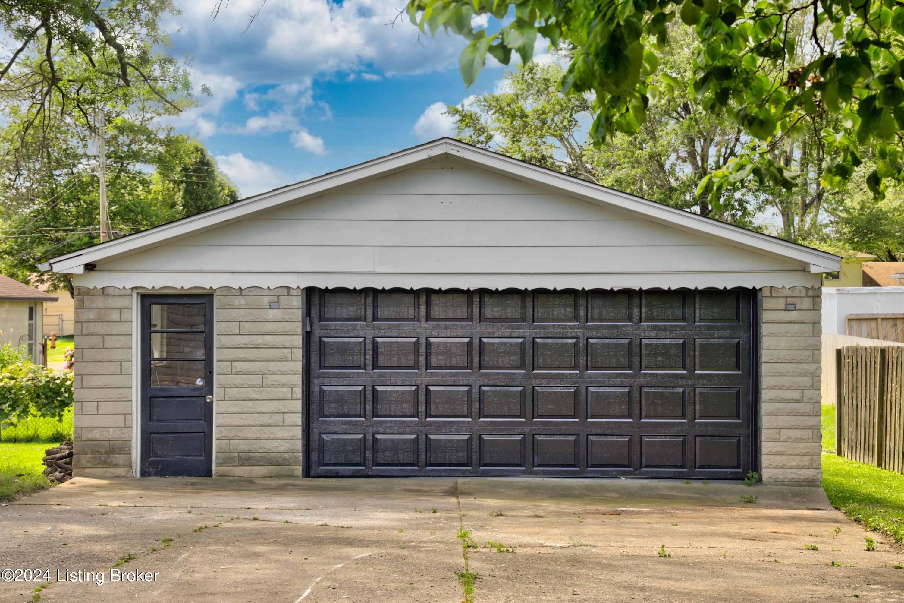6110 W Pages Ln