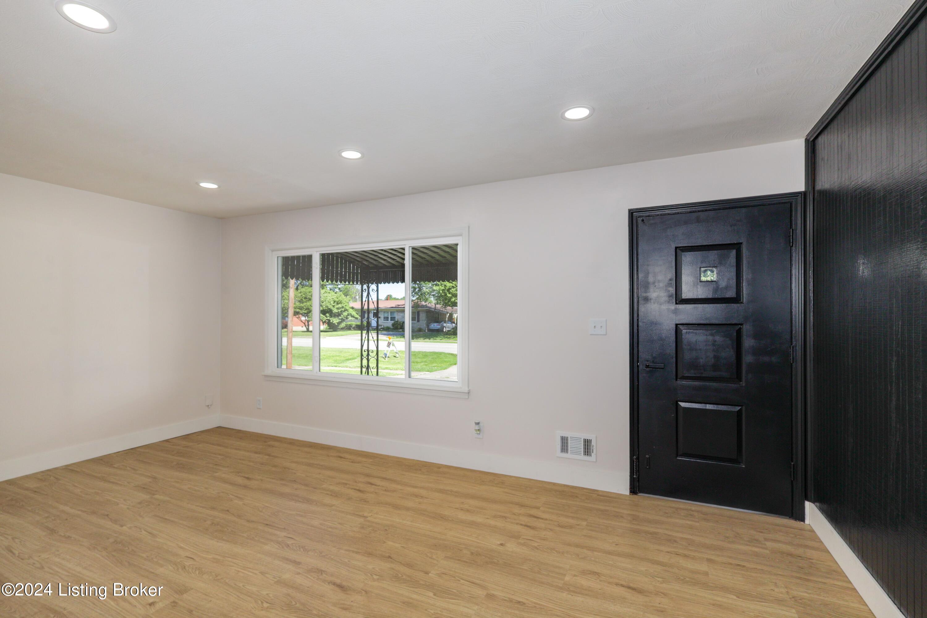 6110 W Pages Ln