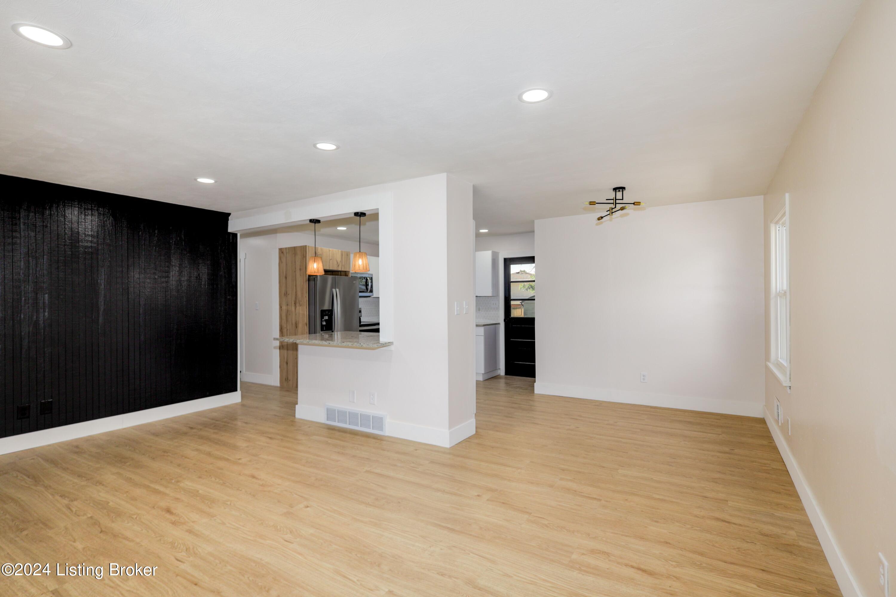 6110 W Pages Ln