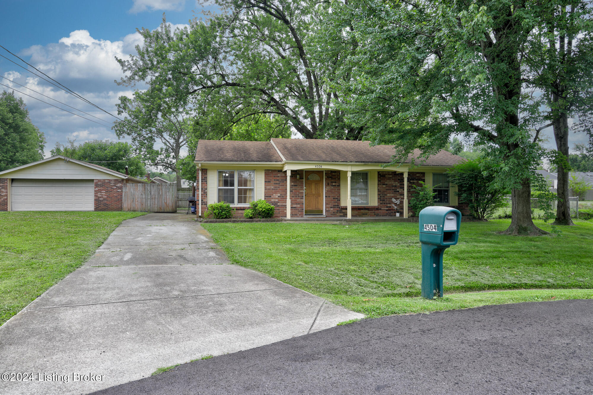 4504 Forest Ridge Ct