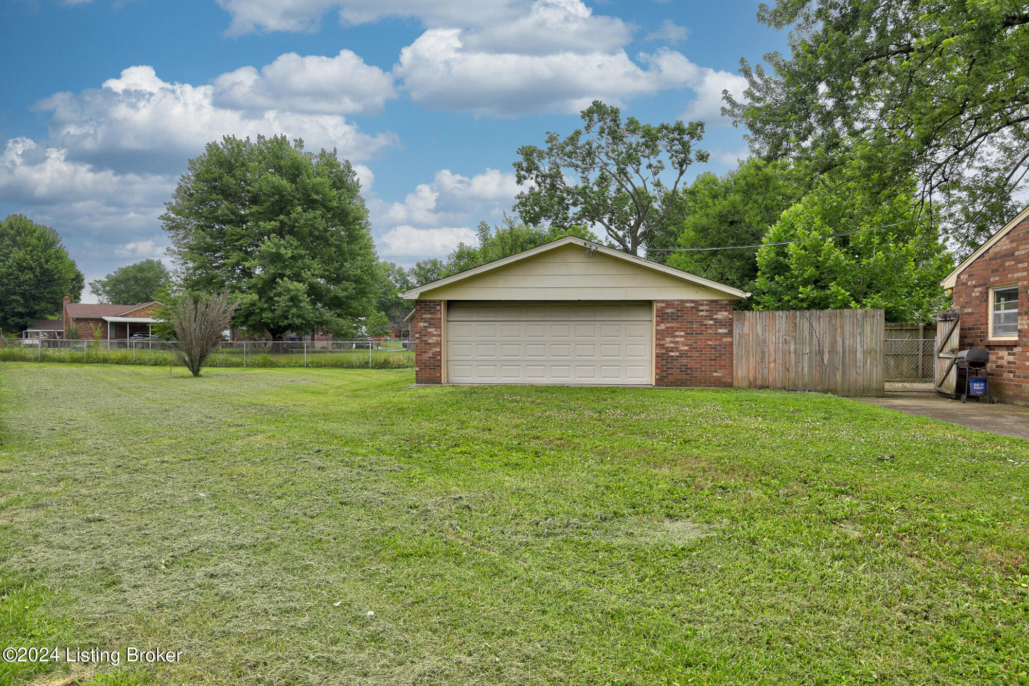 4504 Forest Ridge Ct