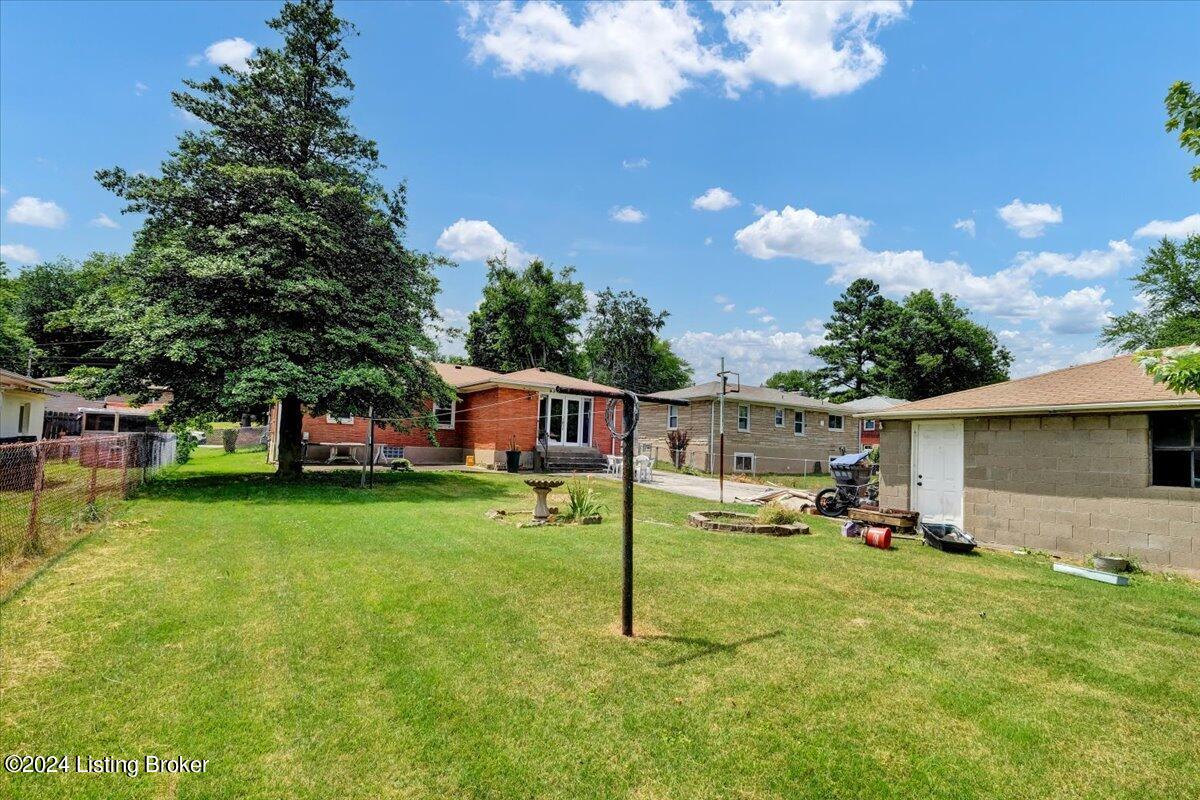 8015 Daffodil Dr