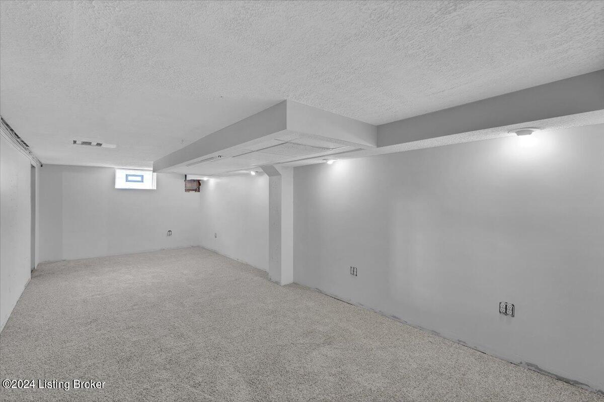 8015 Daffodil Dr